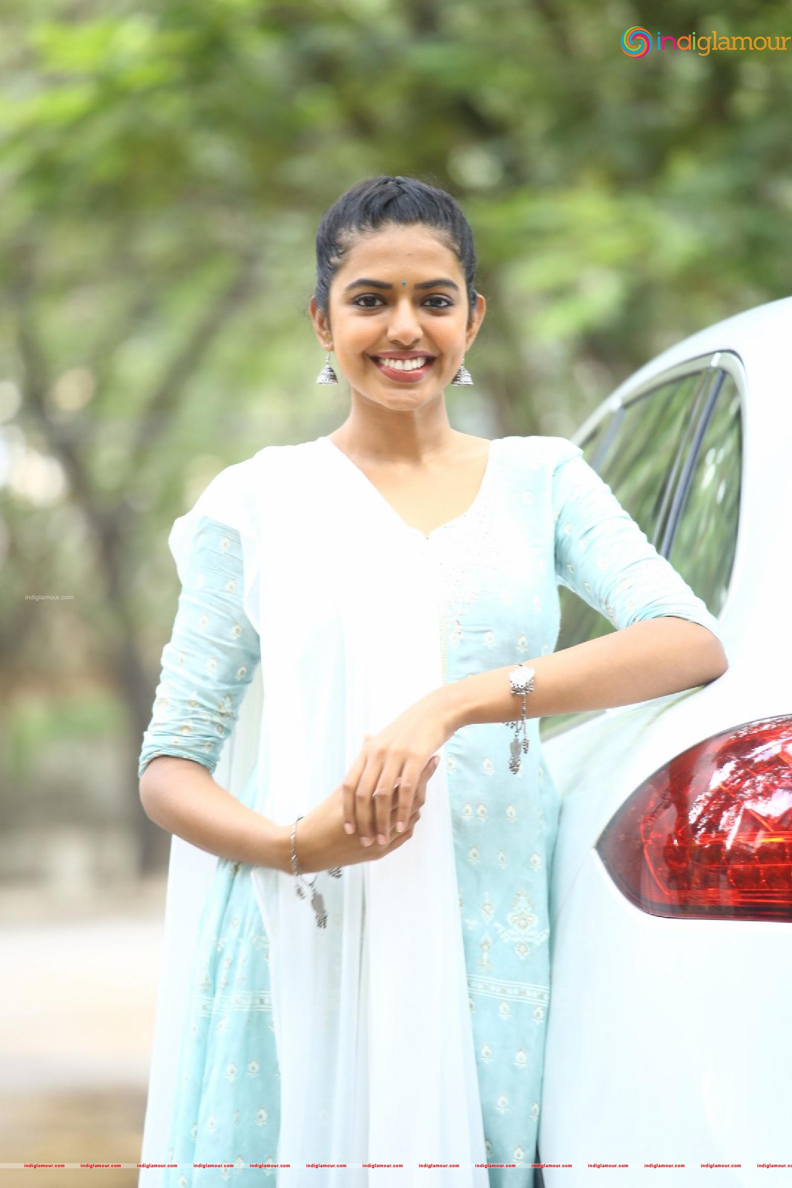 Shivani Rajasekhar Actress hd photo
