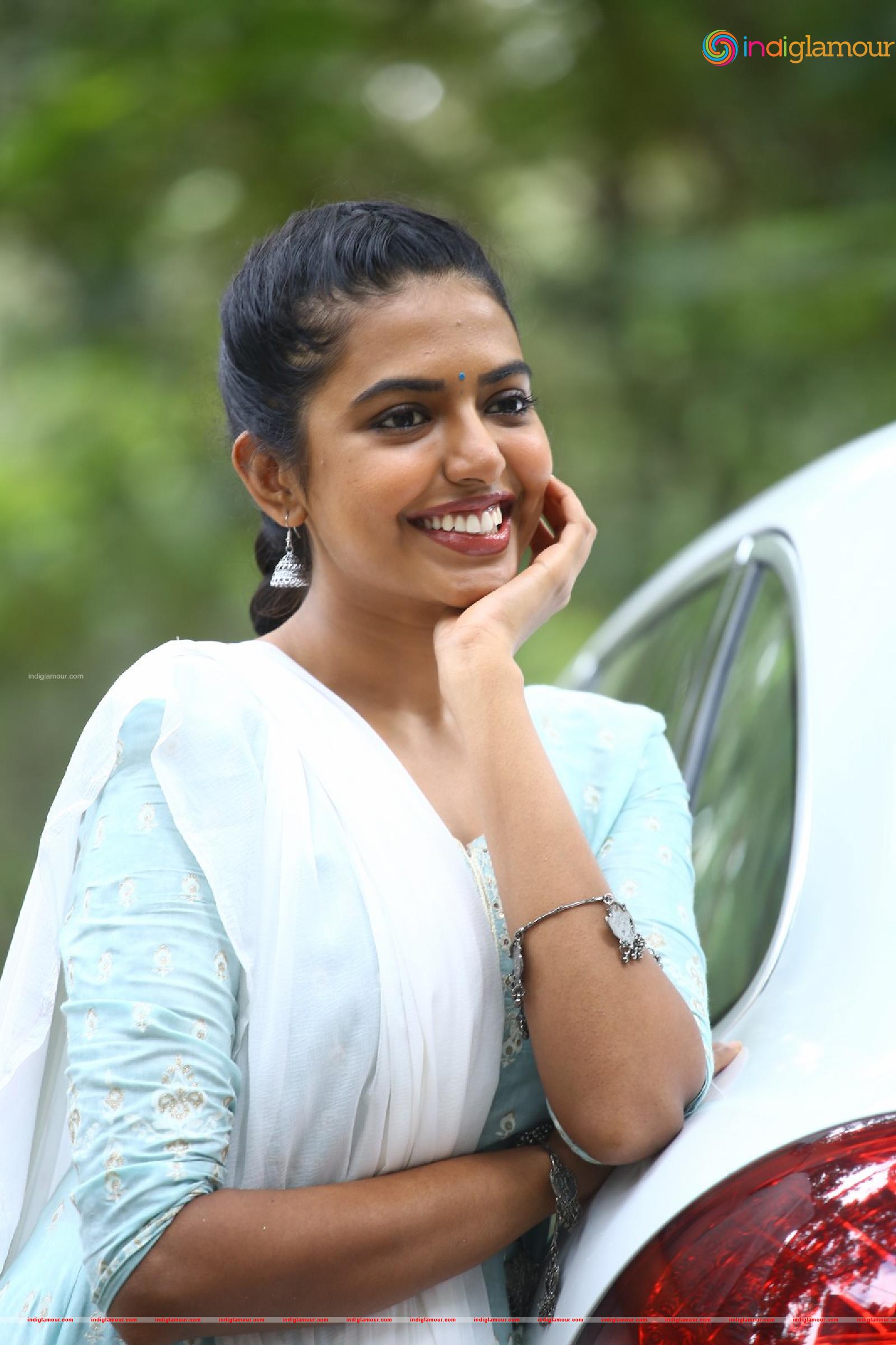 Shivani Rajasekhar Actress hd photo