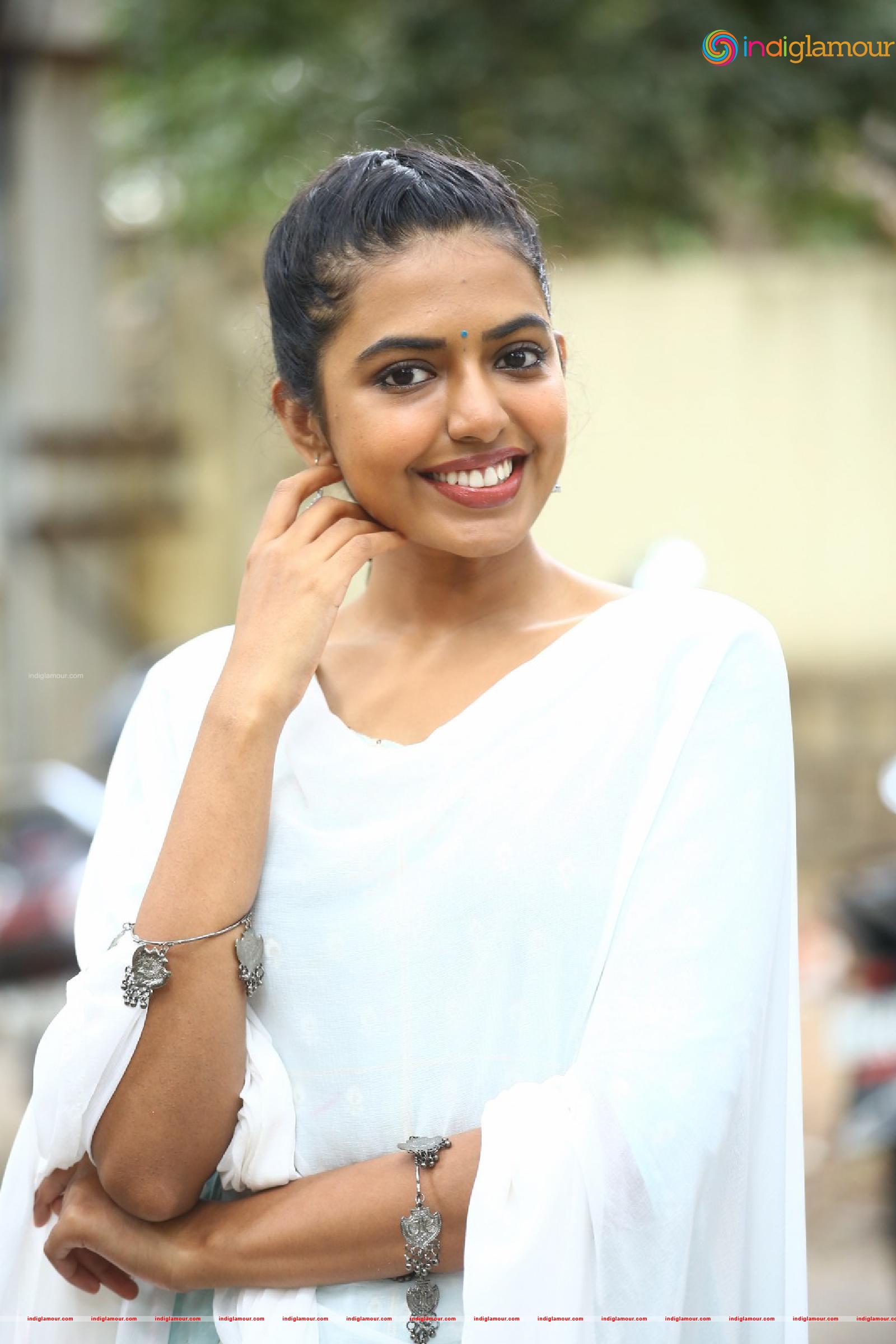 Shivani Rajasekhar Actress hd photo