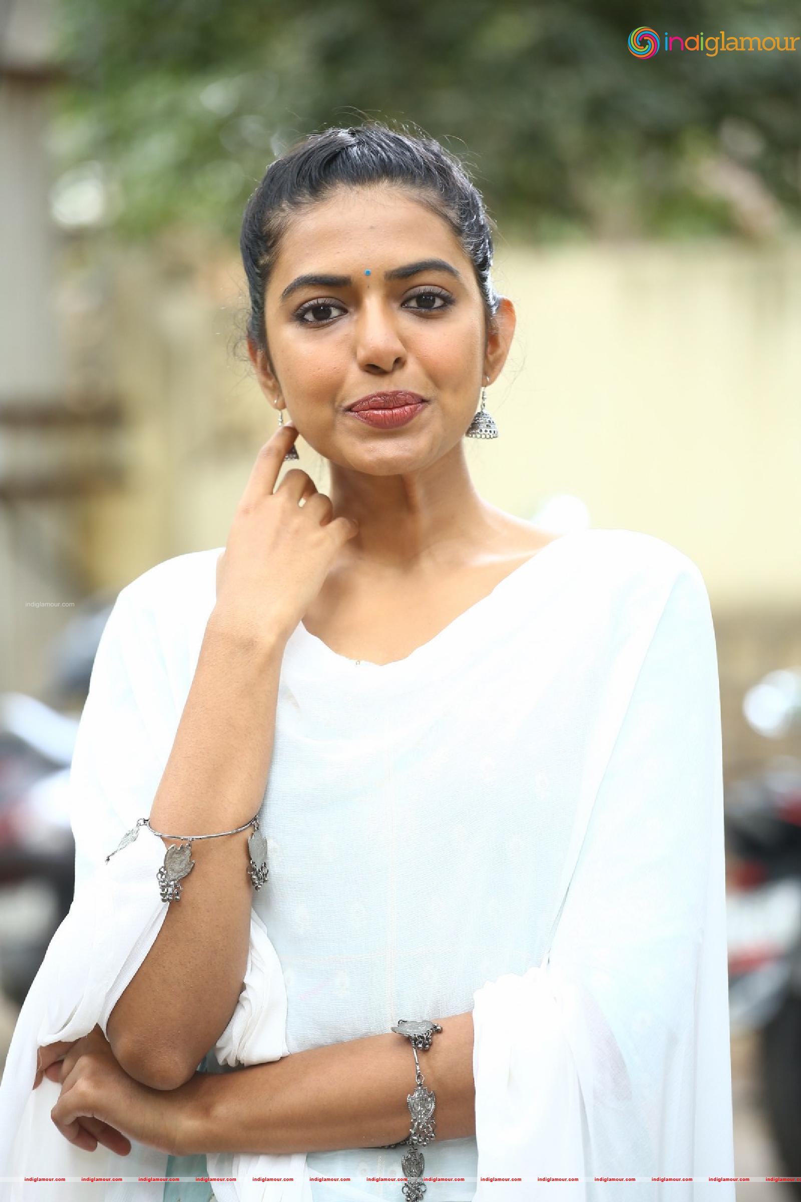Shivani Rajasekhar Actress hd photo