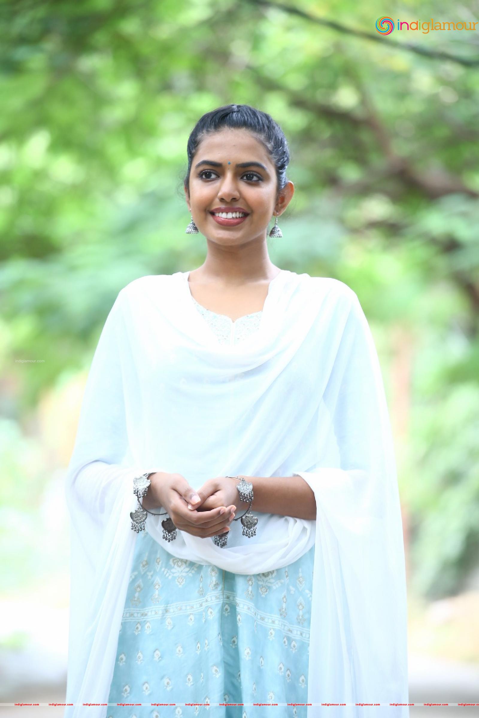Shivani Rajasekhar Actress hd photo