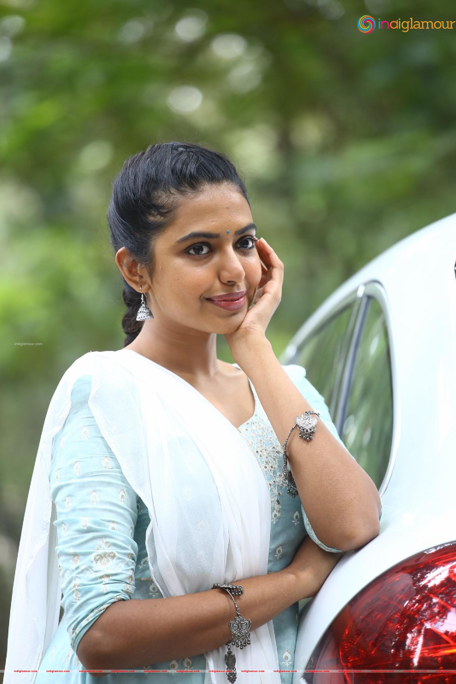 Shivani Rajasekhar Actress hd photo