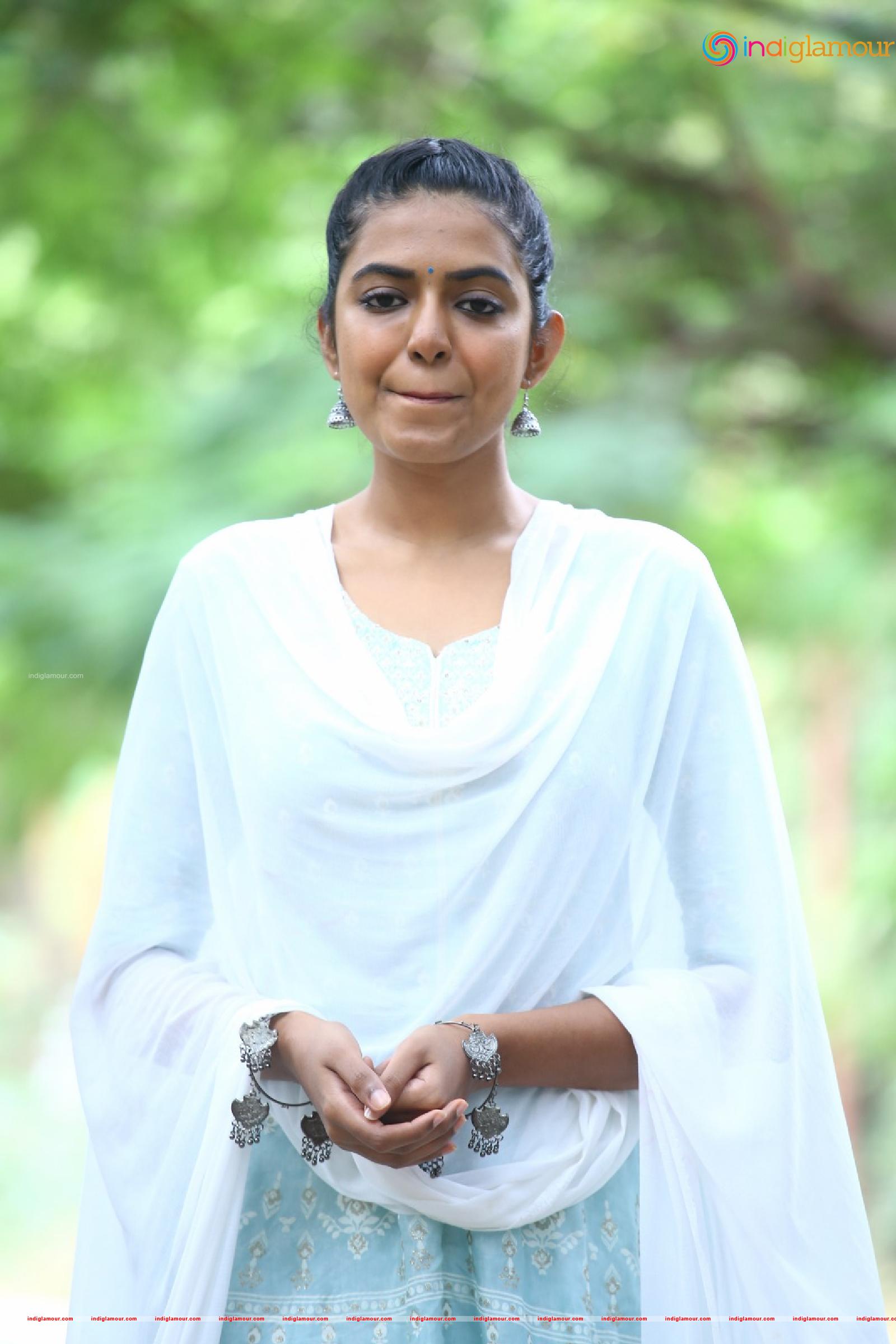 Shivani Rajasekhar Actress hd photo