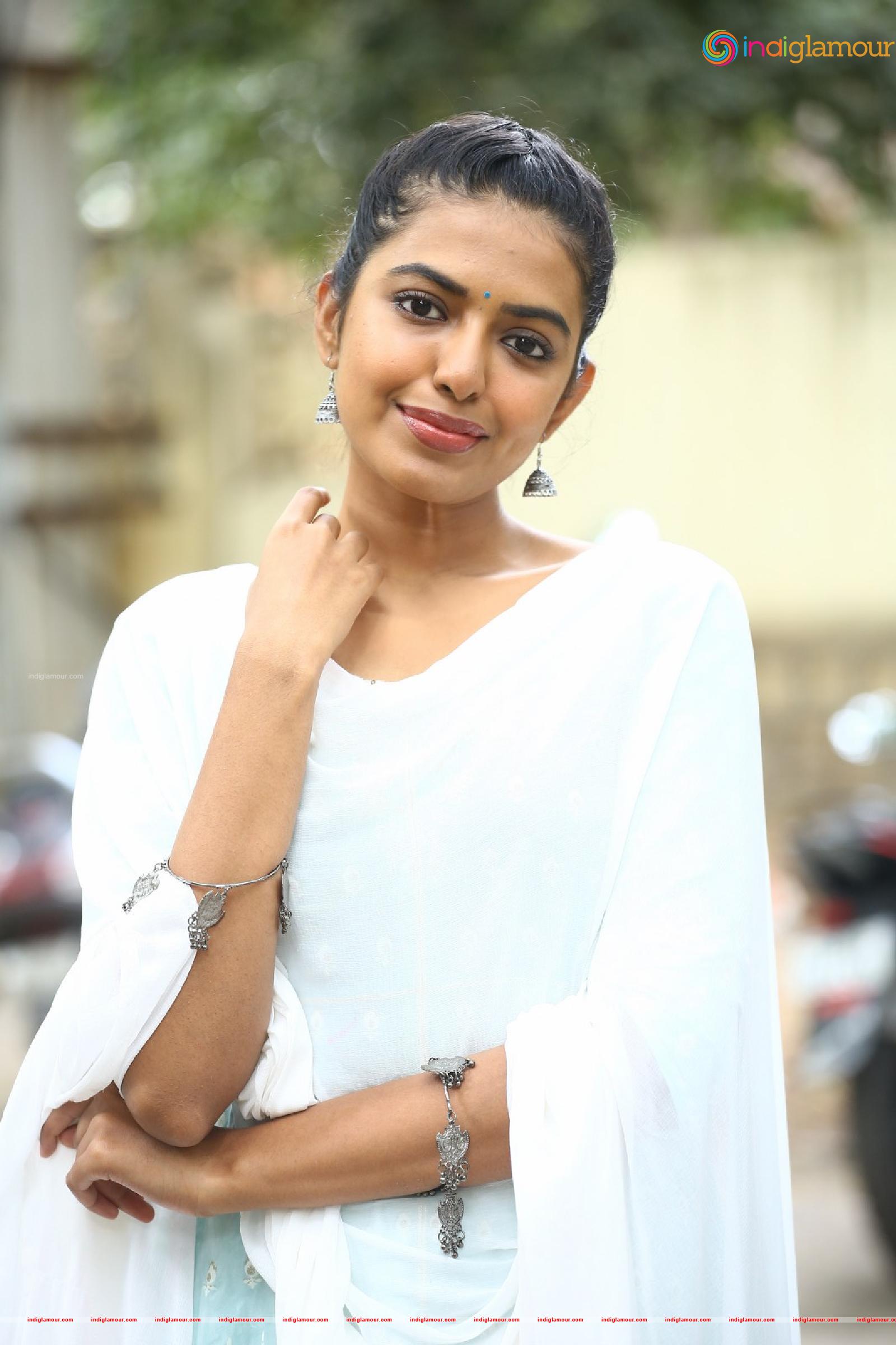 Shivani Rajasekhar Actress hd photo