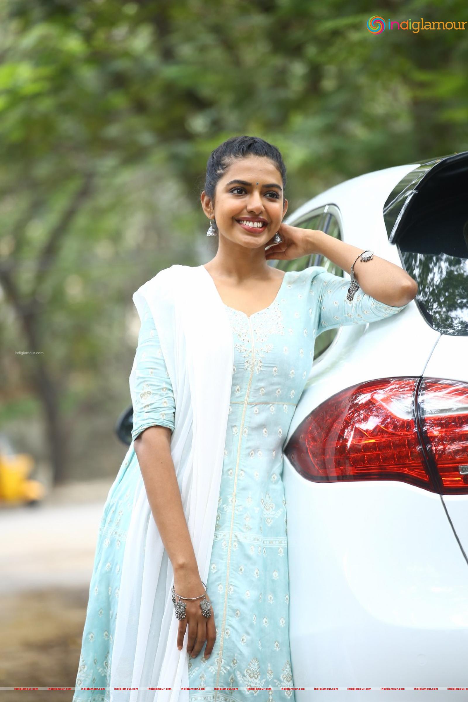 Shivani Rajasekhar Actress hd photo