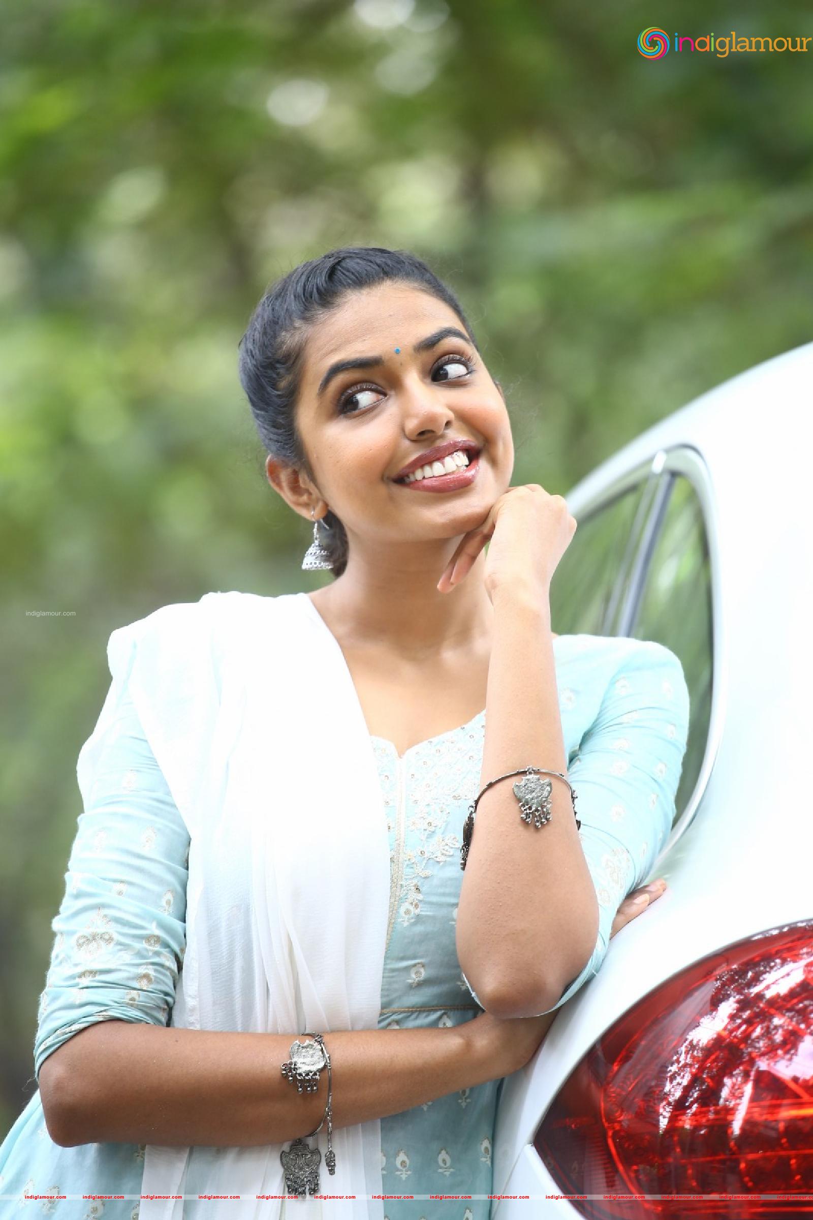 Shivani Rajasekhar Actress hd photo