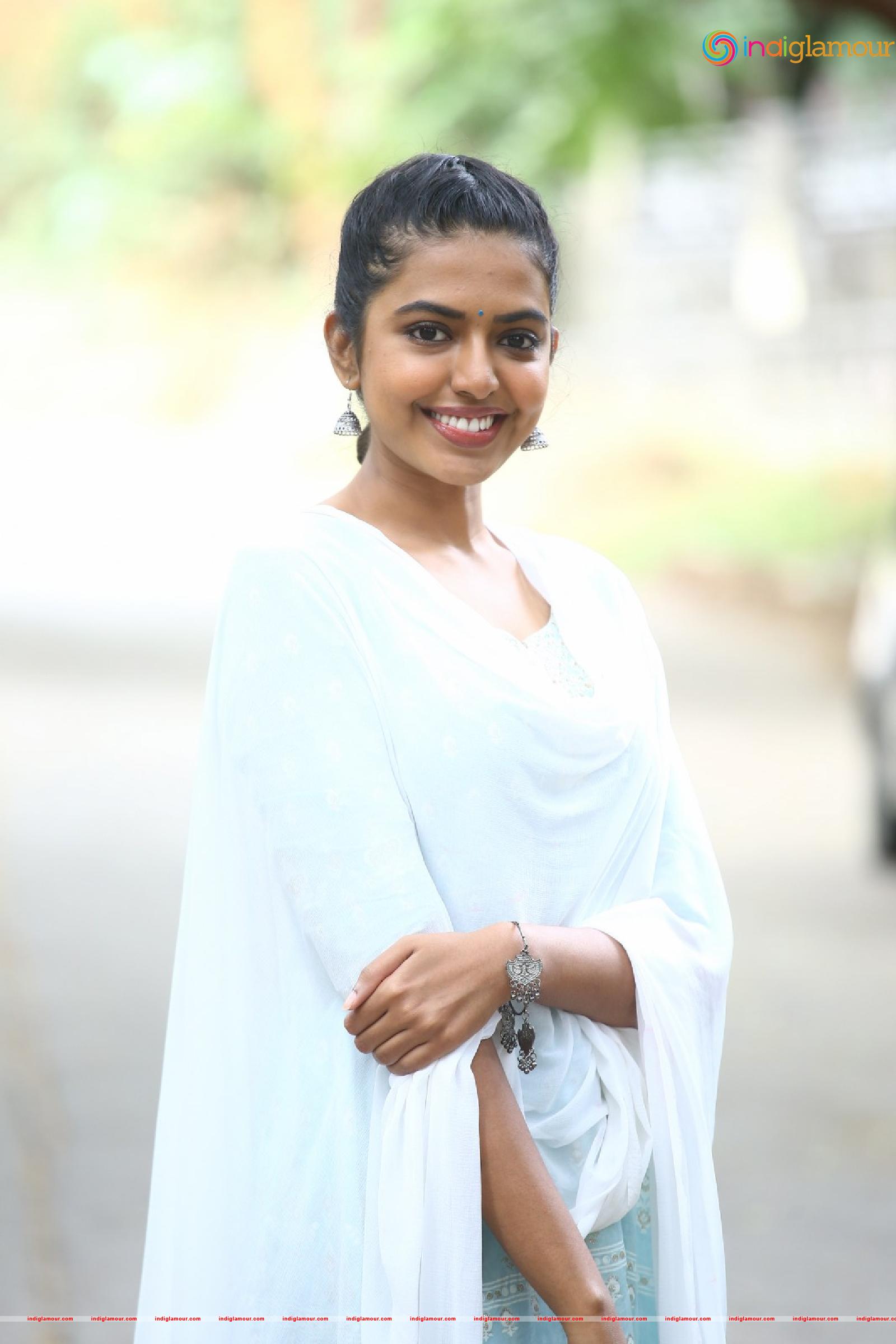 Shivani Rajasekhar Actress hd photo