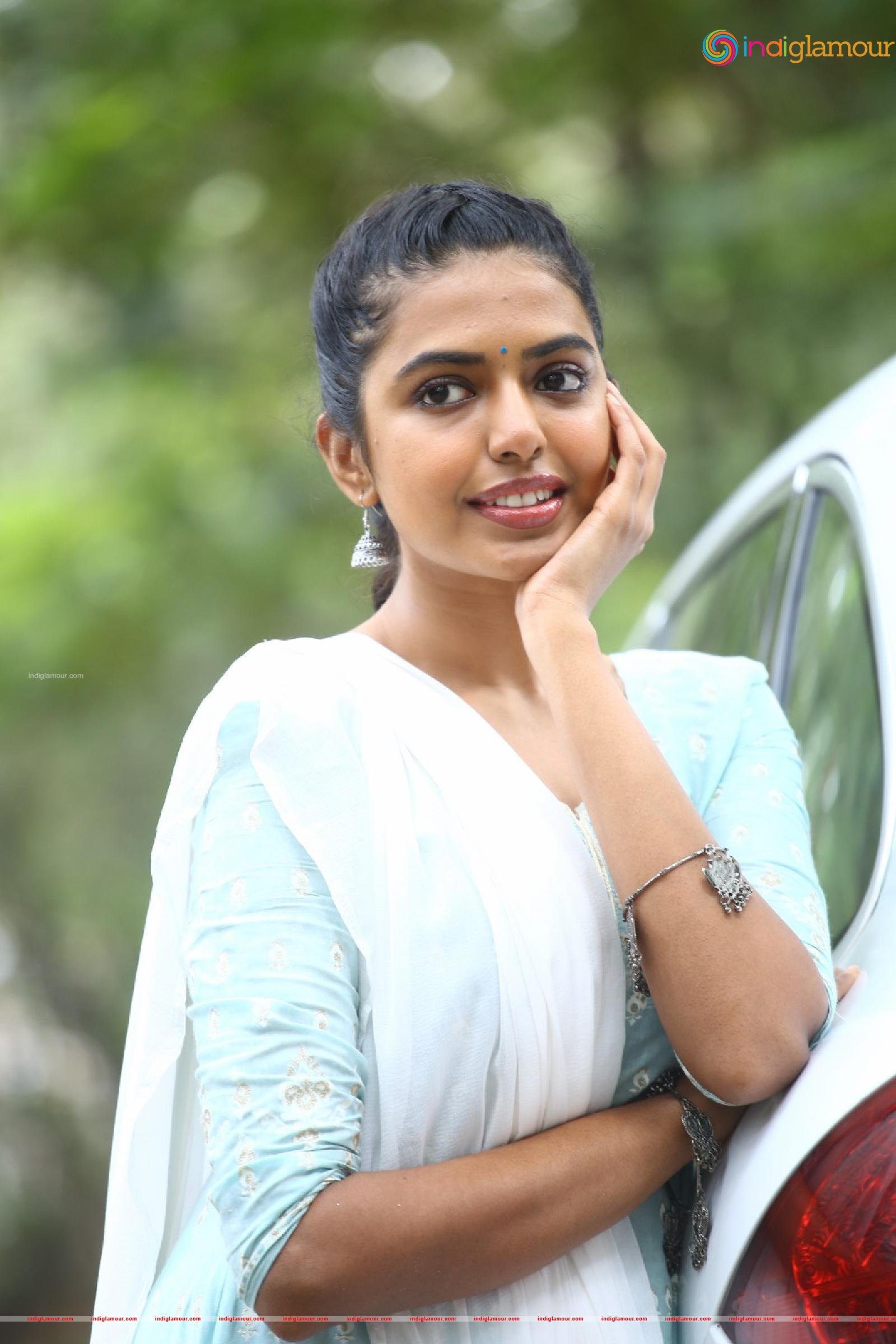 Shivani Rajasekhar Actress hd photo