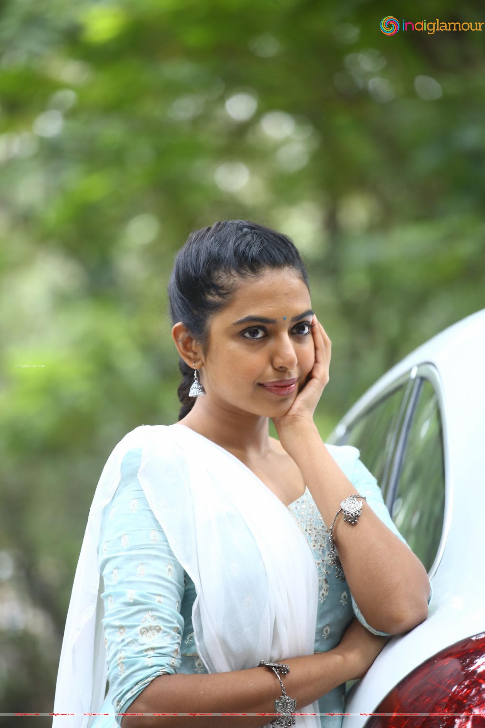 Shivani Rajasekhar Actress hd photo