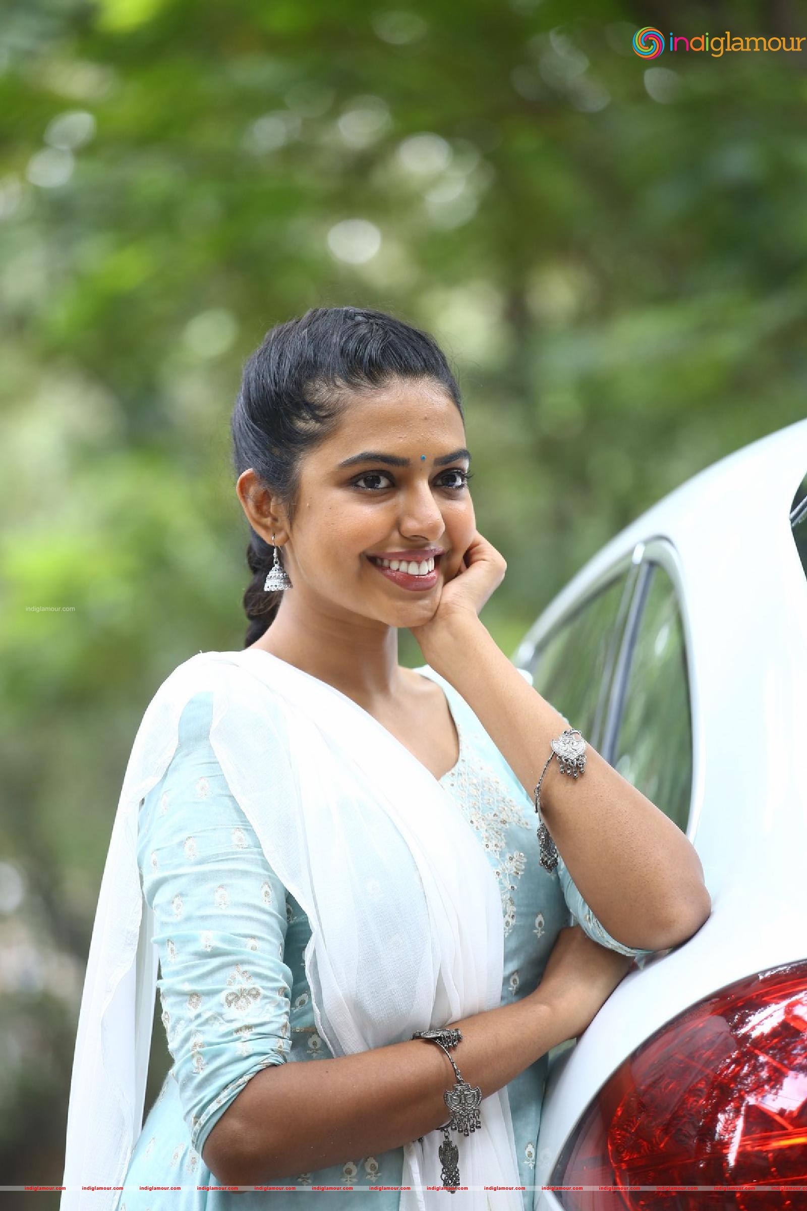 Shivani Rajasekhar Actress hd photo