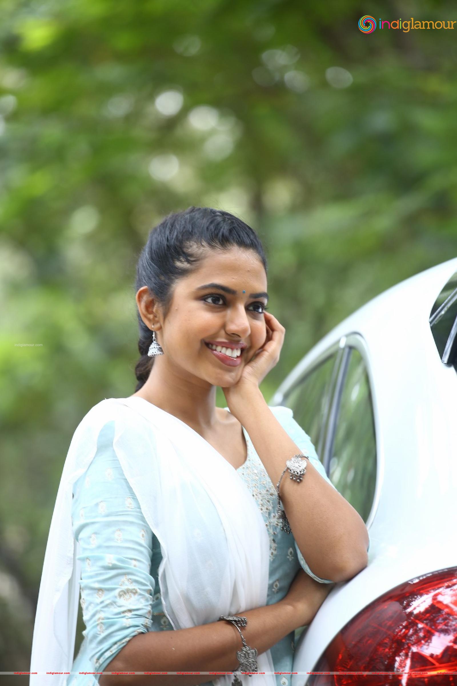 Shivani Rajasekhar Actress hd photo