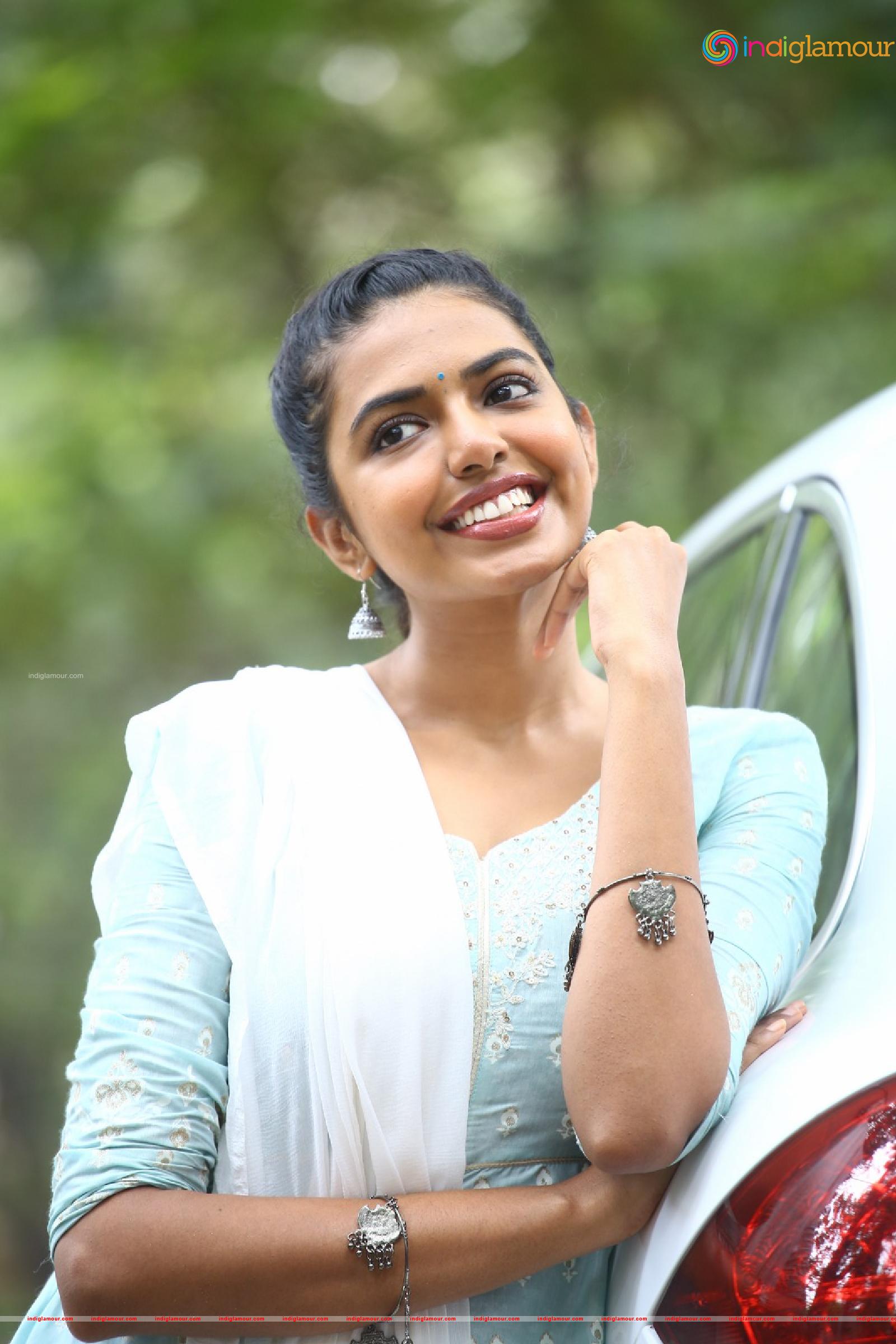Shivani Rajasekhar Actress hd photo