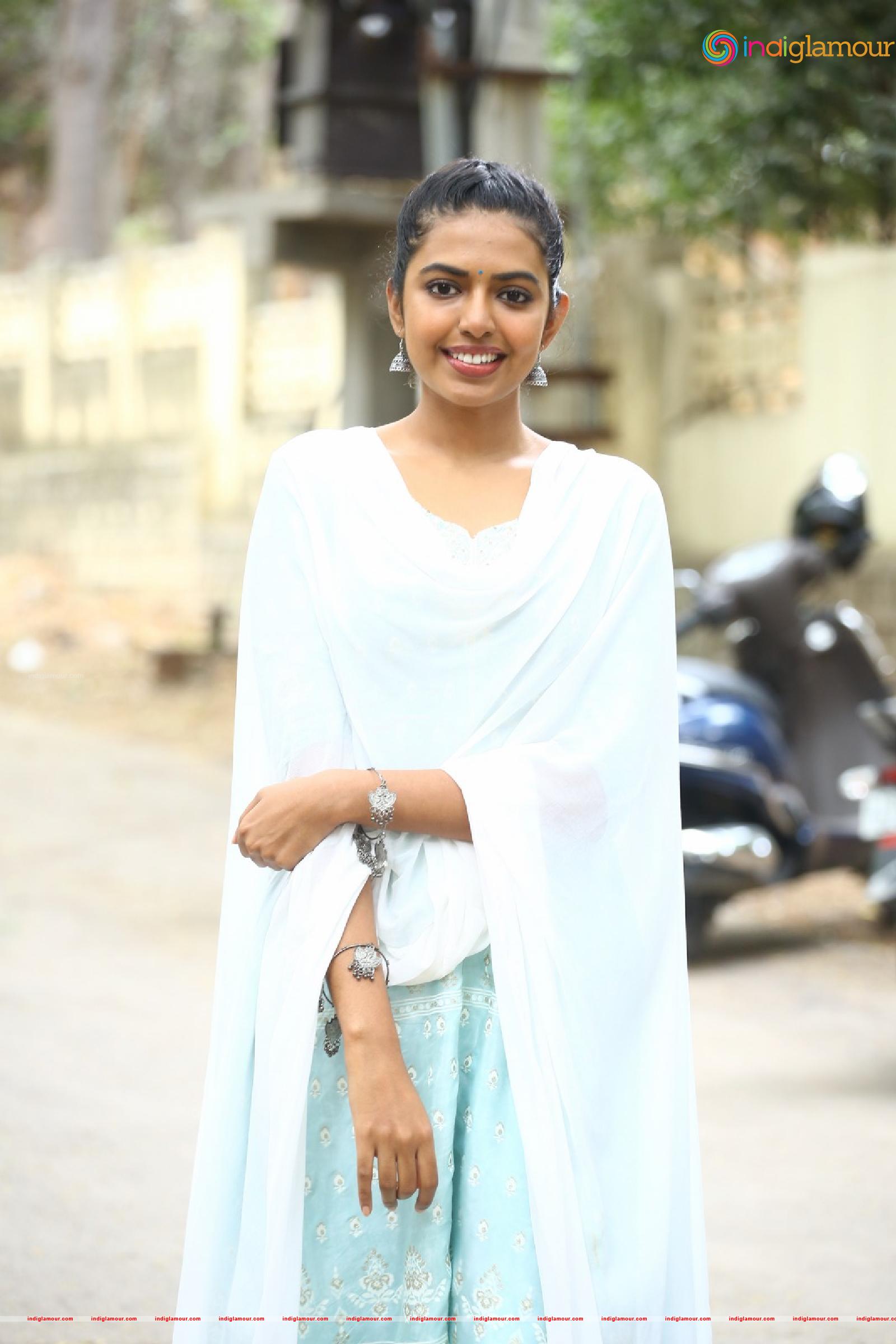 Shivani Rajasekhar Actress hd photo