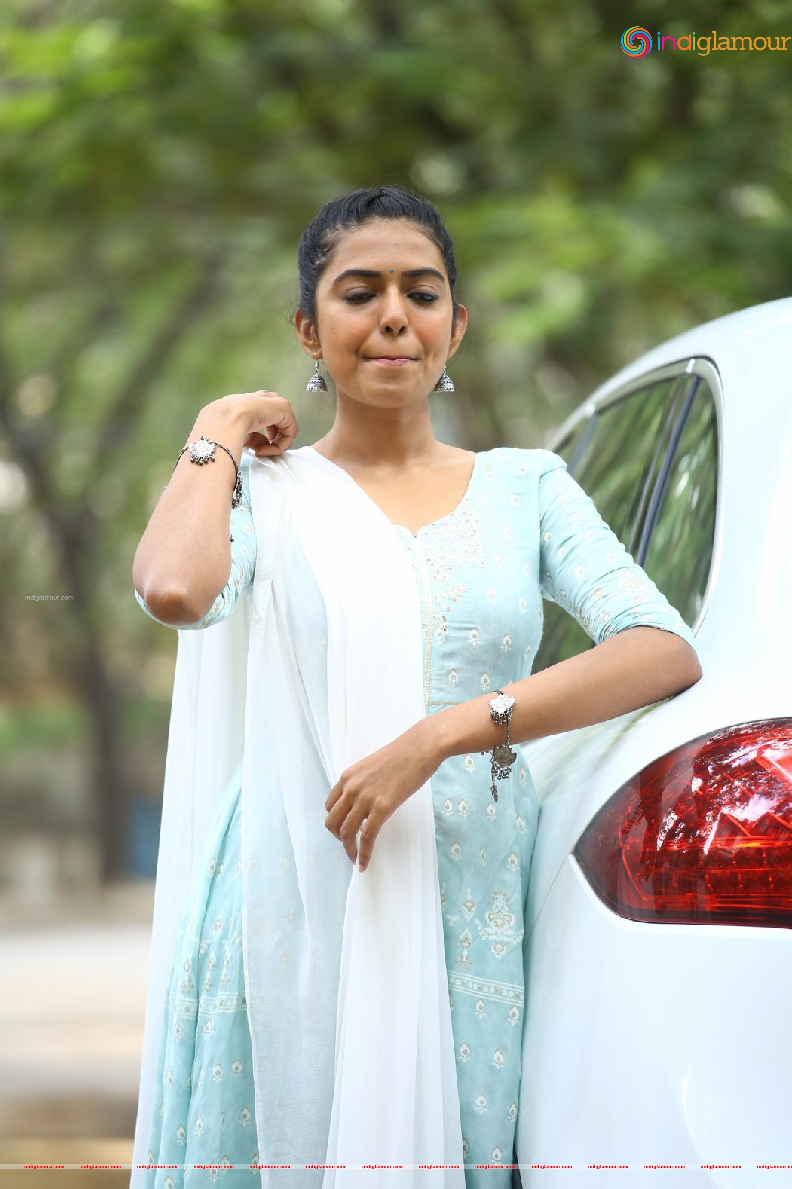 Shivani Rajasekhar Actress hd photo