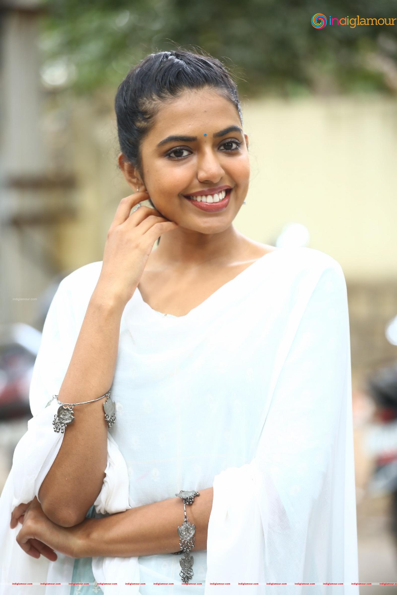Shivani Rajasekhar Actress hd photo