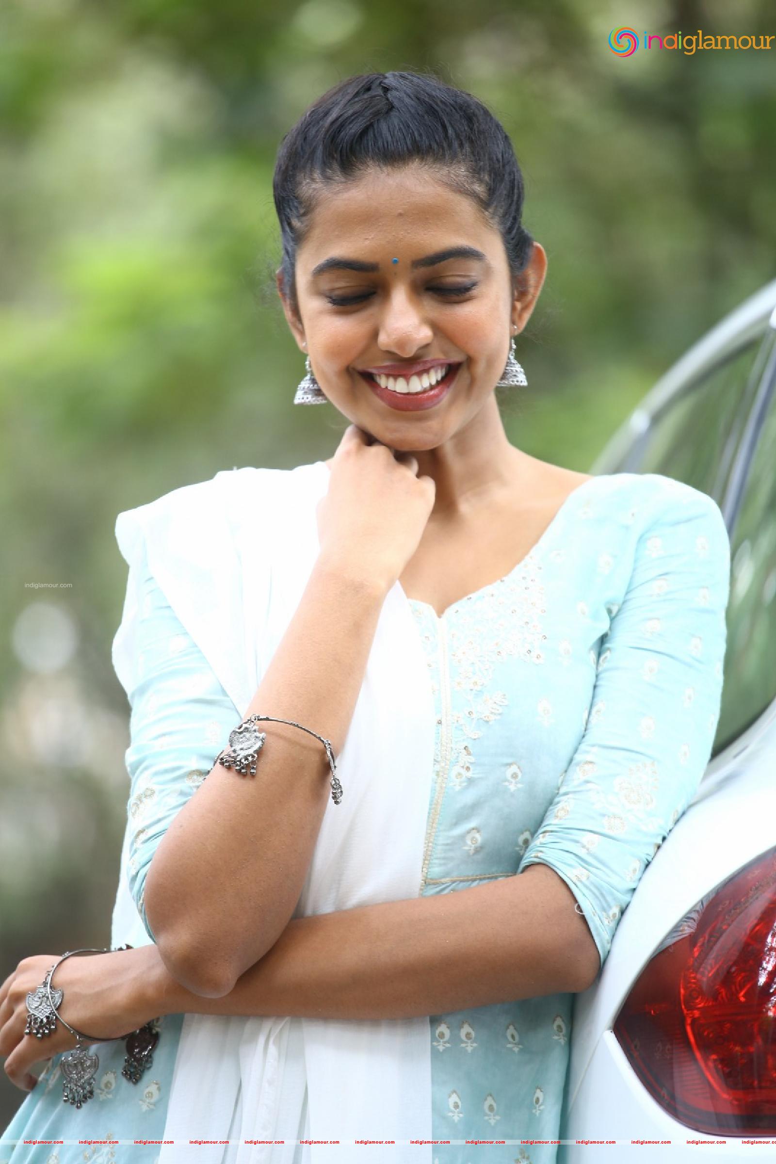 Shivani Rajasekhar Actress hd photo