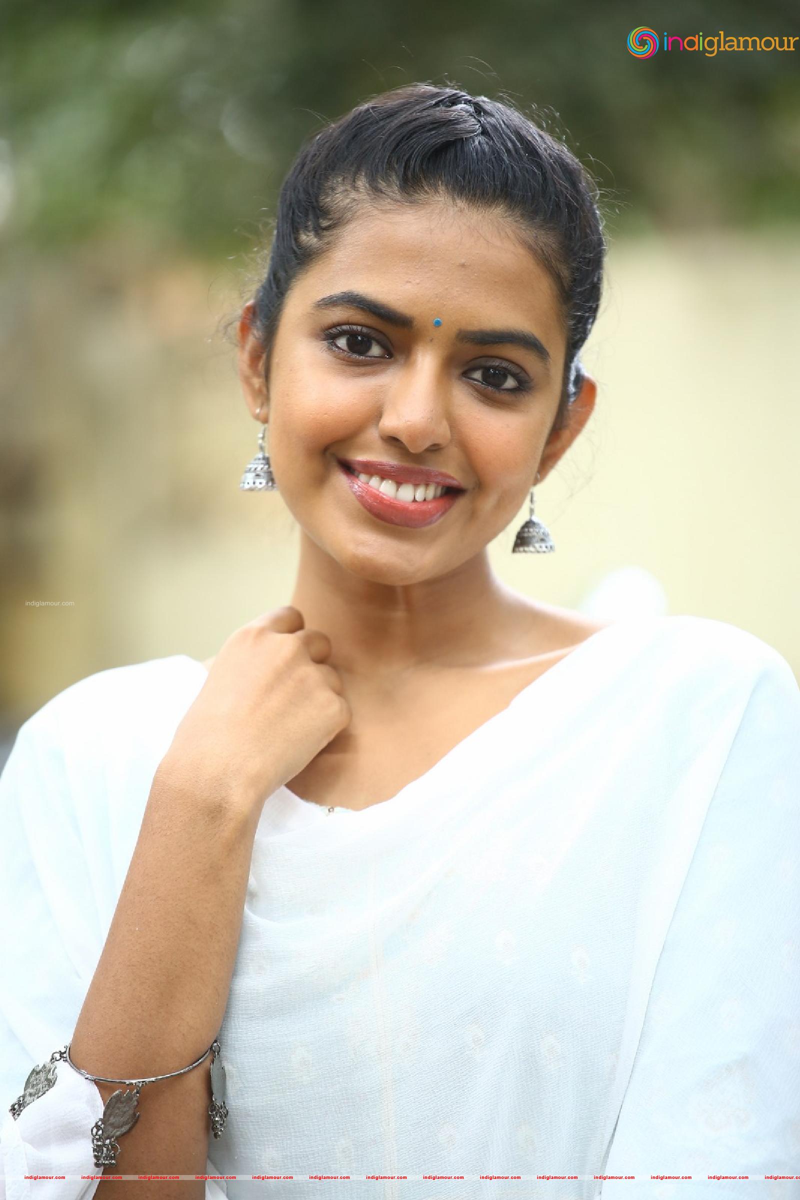 Shivani Rajasekhar Actress hd photo