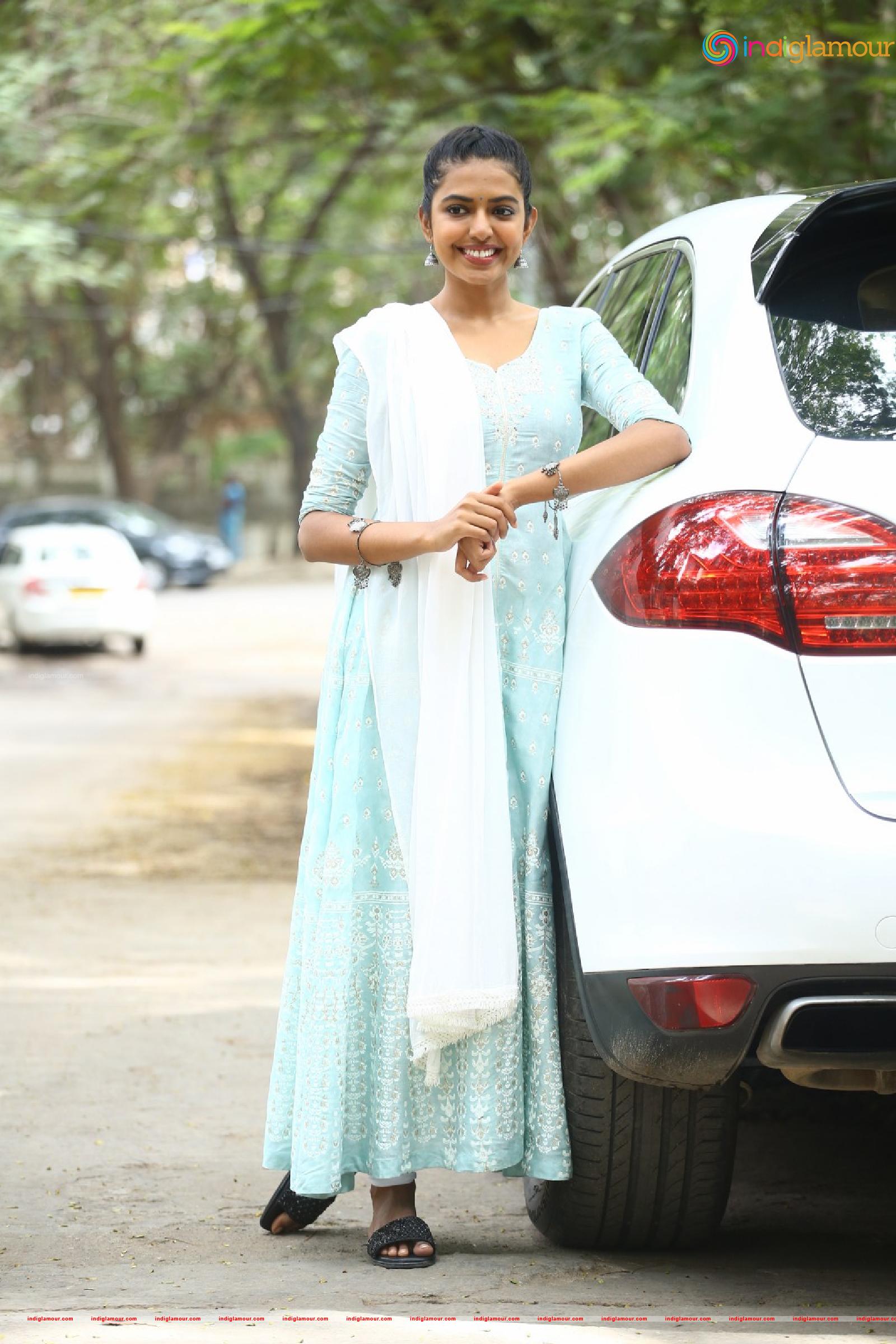 Shivani Rajasekhar Actress hd photo