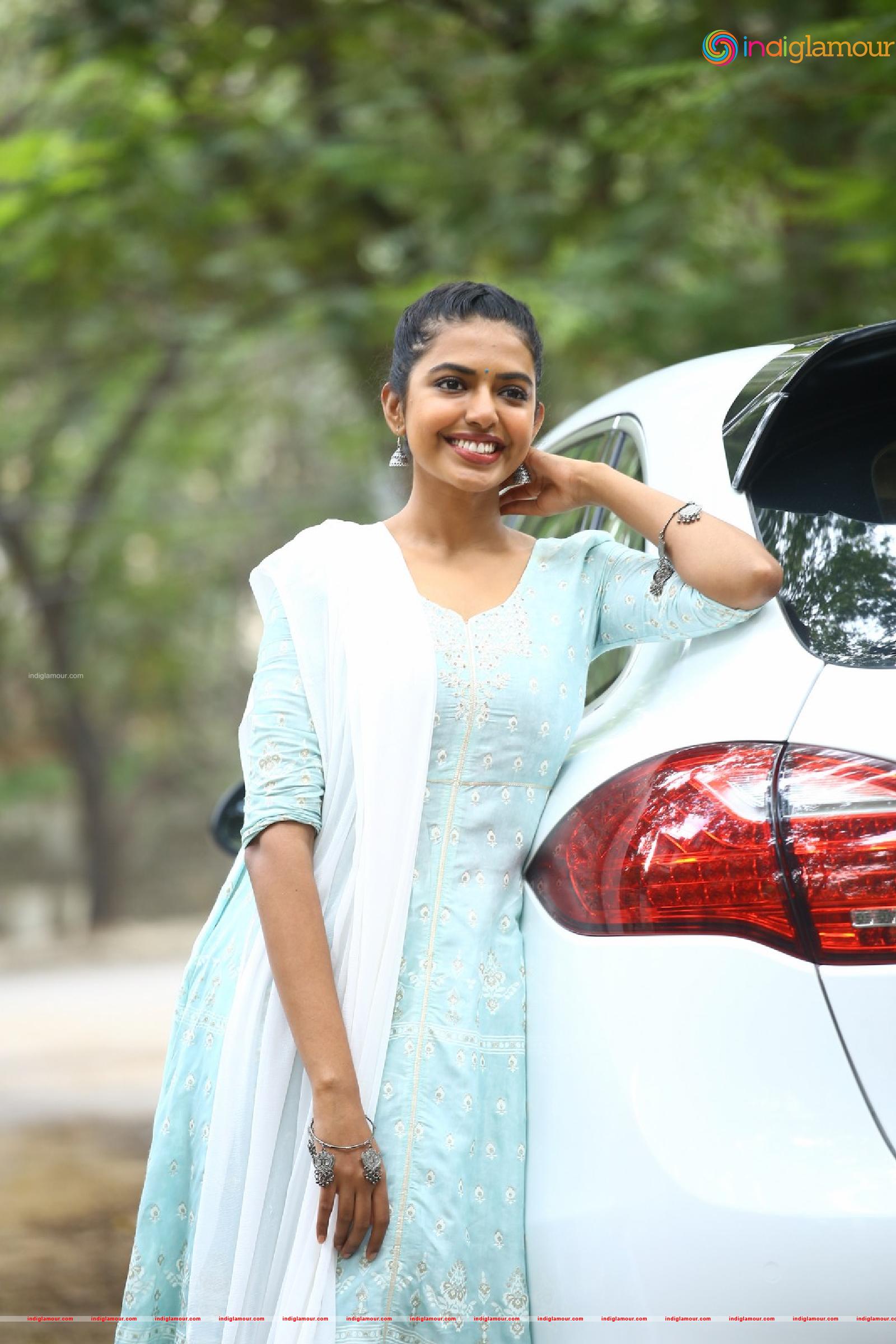 Shivani Rajasekhar Actress hd photo