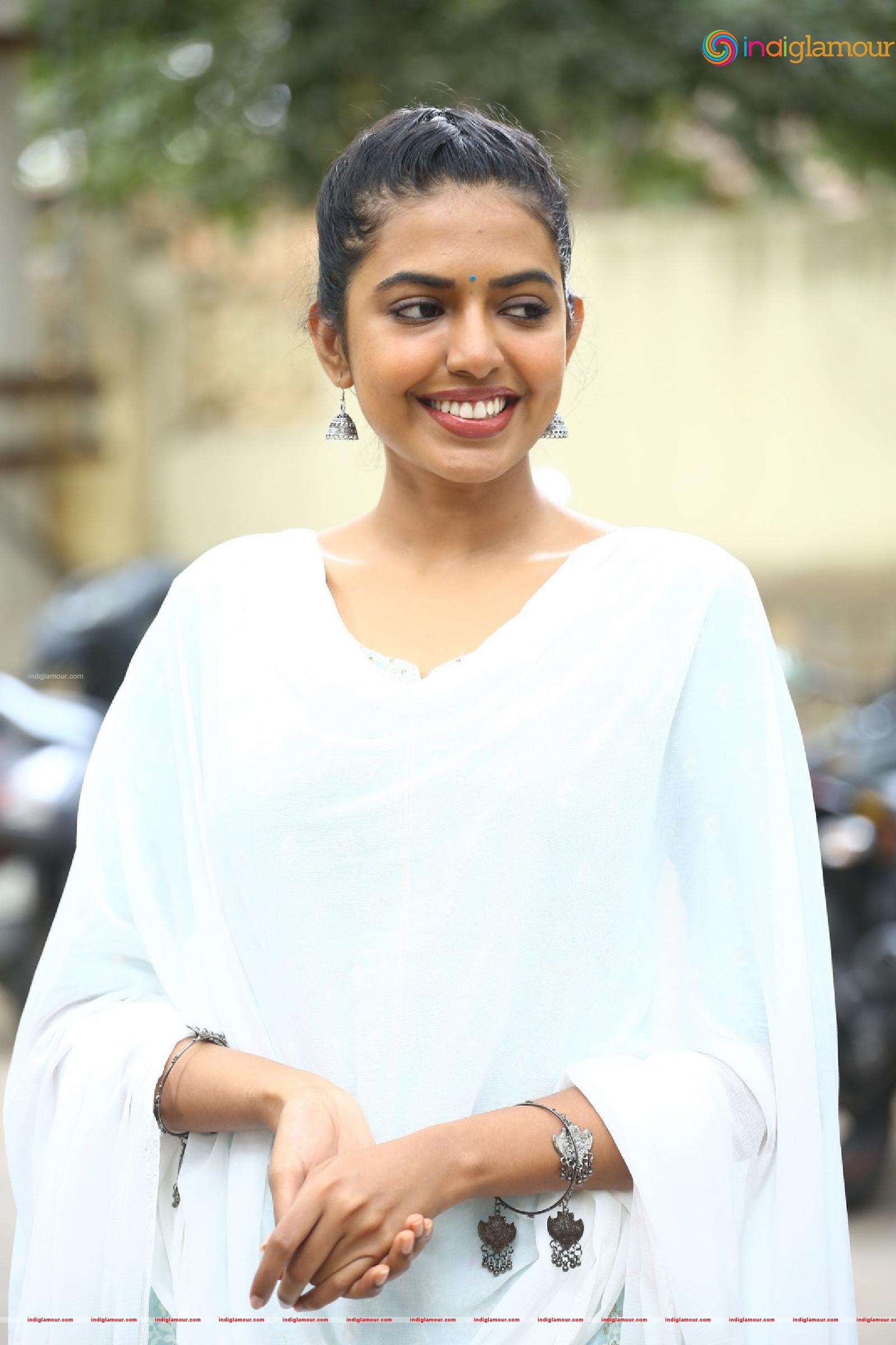 Shivani Rajasekhar Actress hd photo