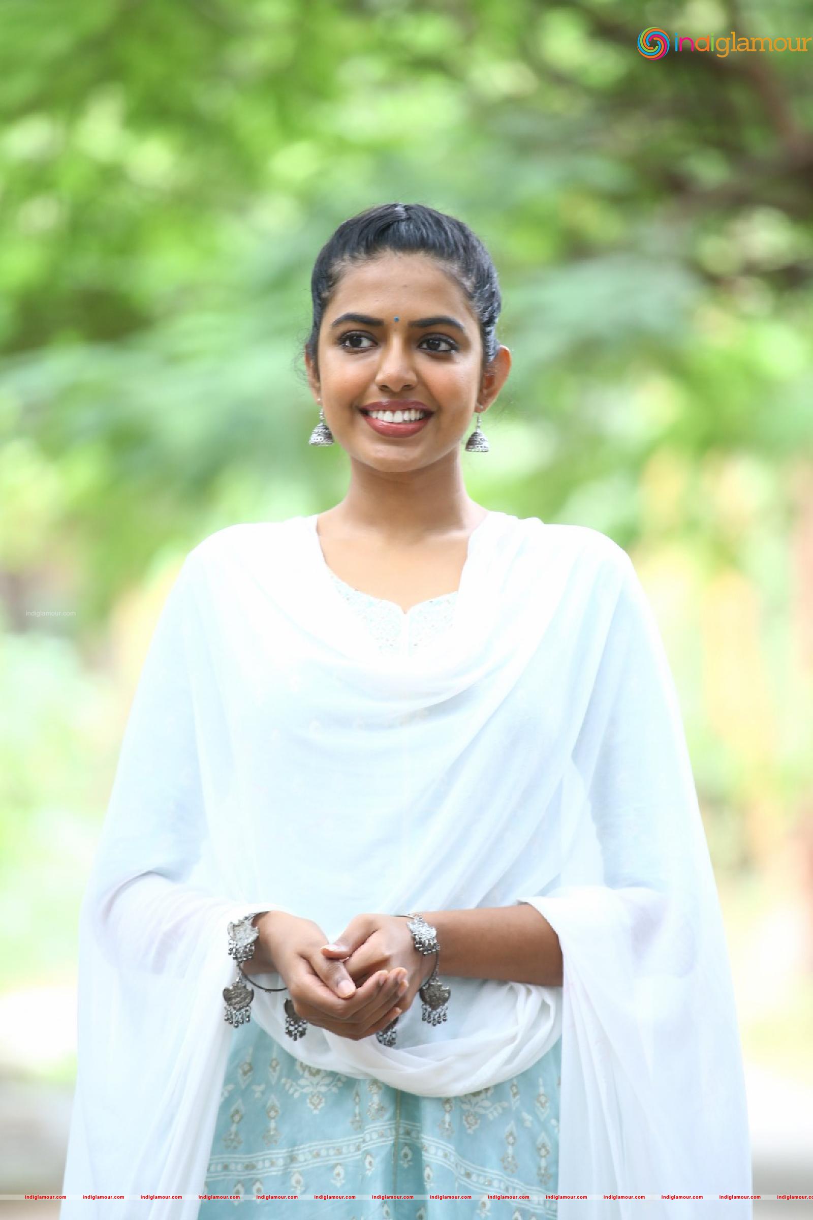 Shivani Rajasekhar Actress hd photo