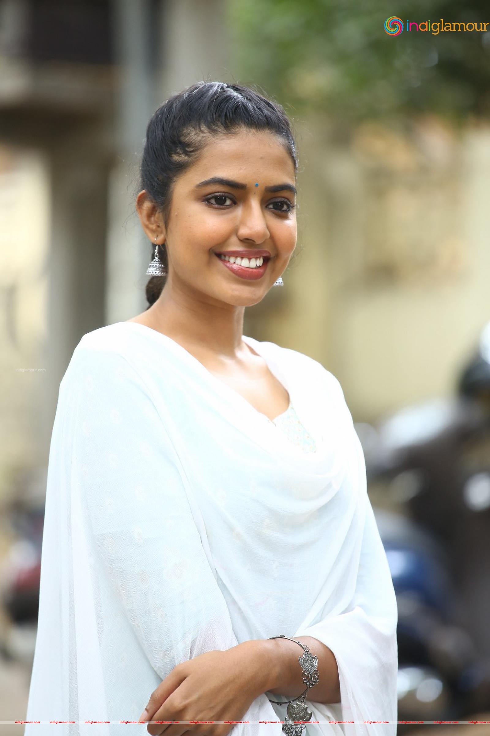 Shivani Rajasekhar Actress hd photo