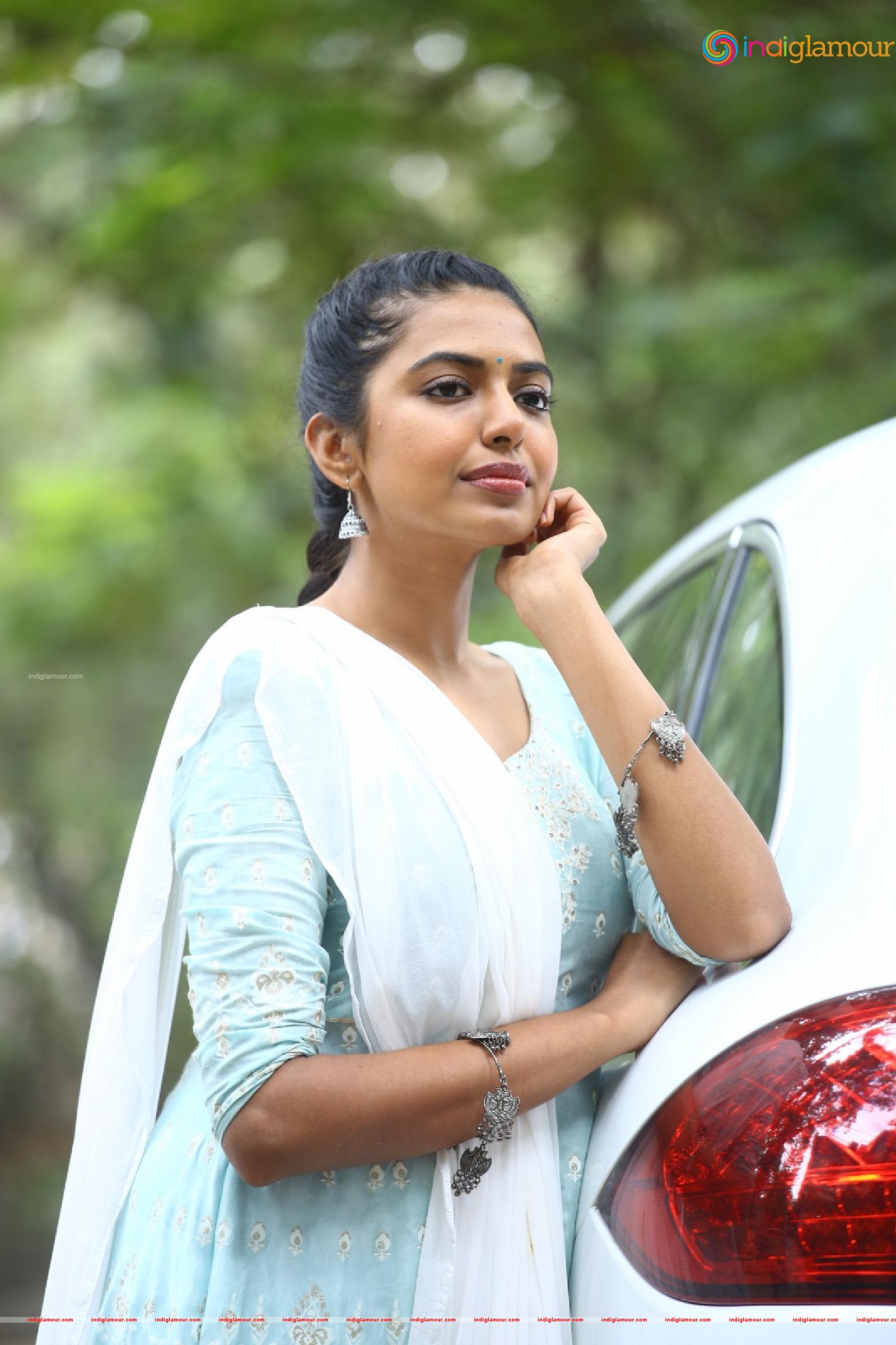 Shivani Rajasekhar Actress hd photo