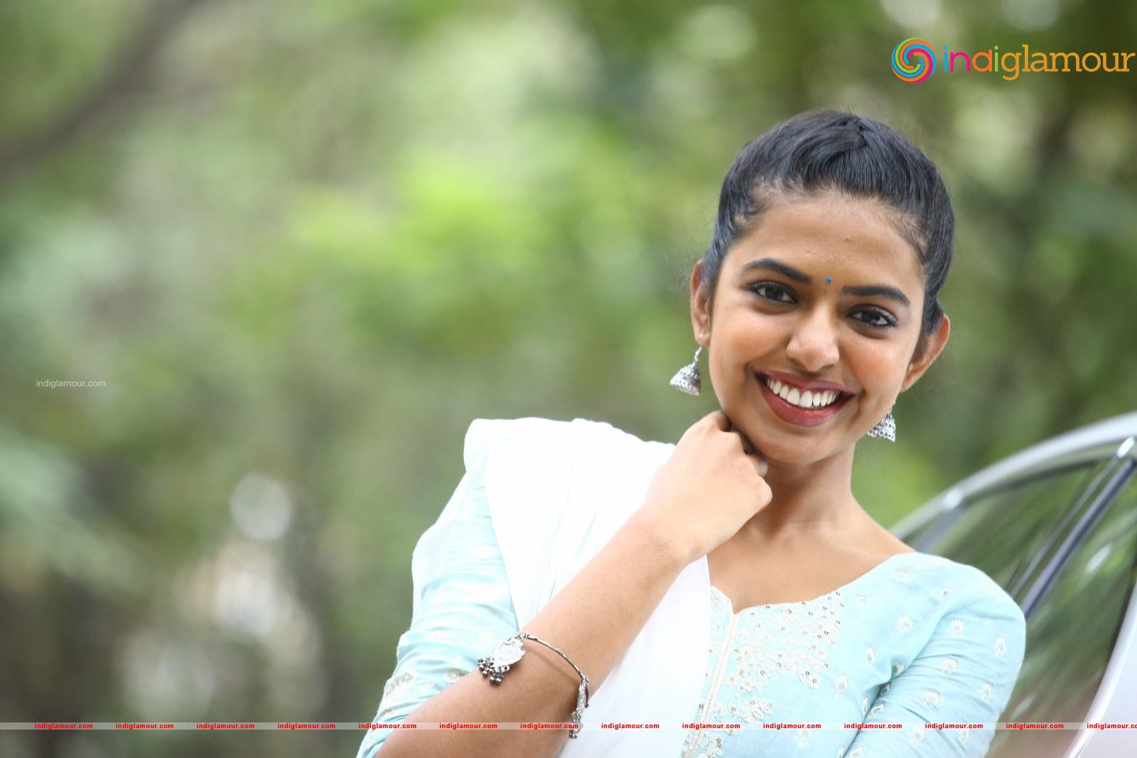 Shivani Rajasekhar Actress hd photo
