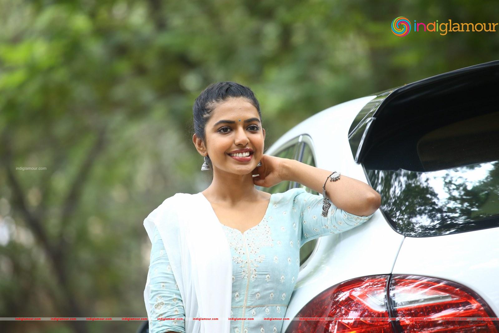 Shivani Rajasekhar Actress hd photo