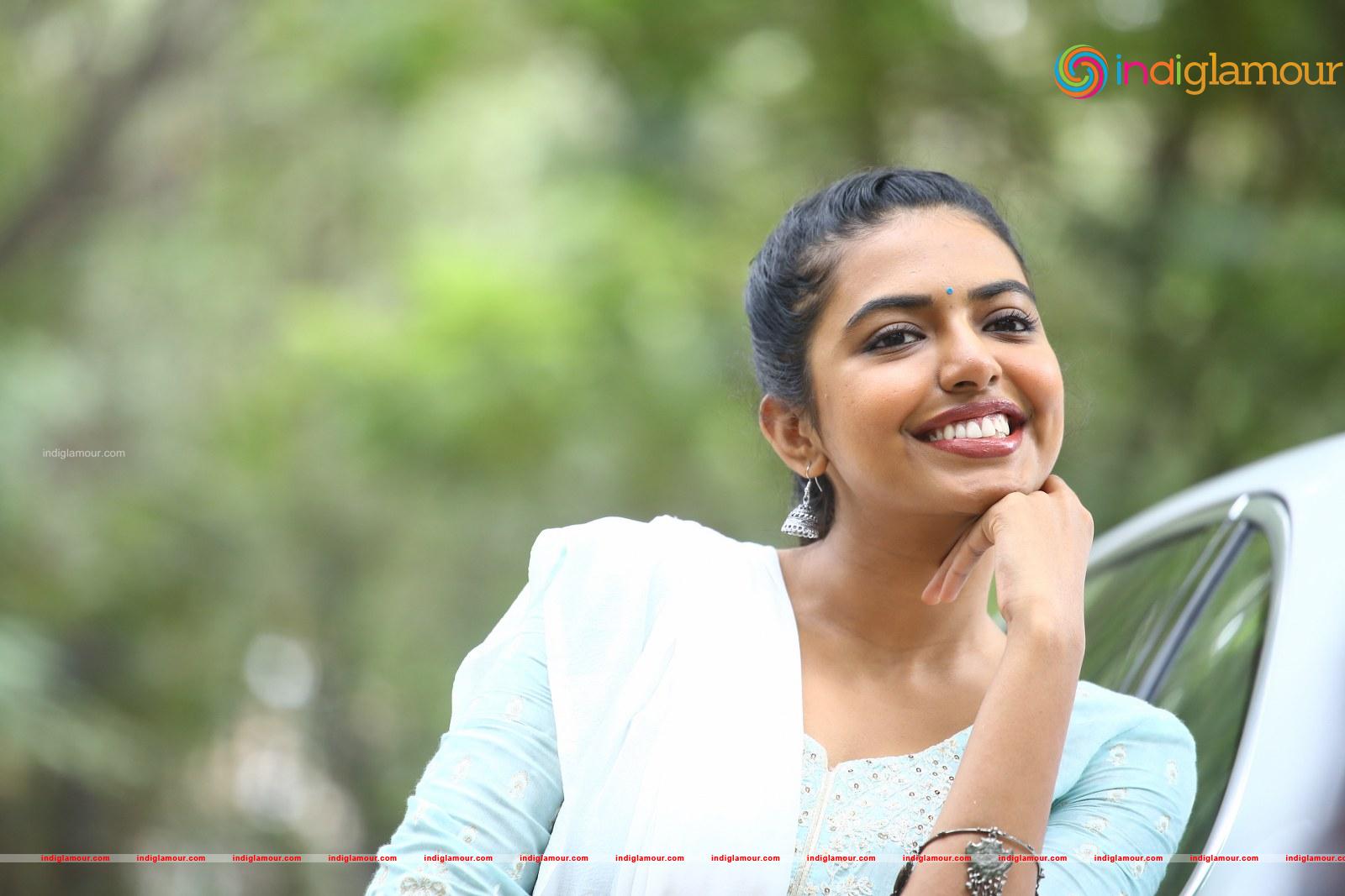 Shivani Rajasekhar Actress hd photo