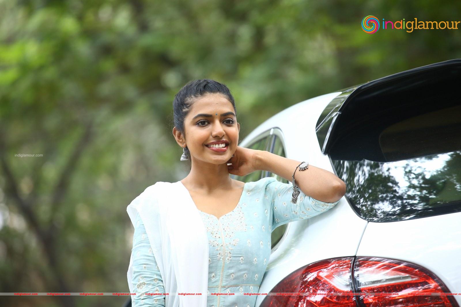 Shivani Rajasekhar Actress hd photo