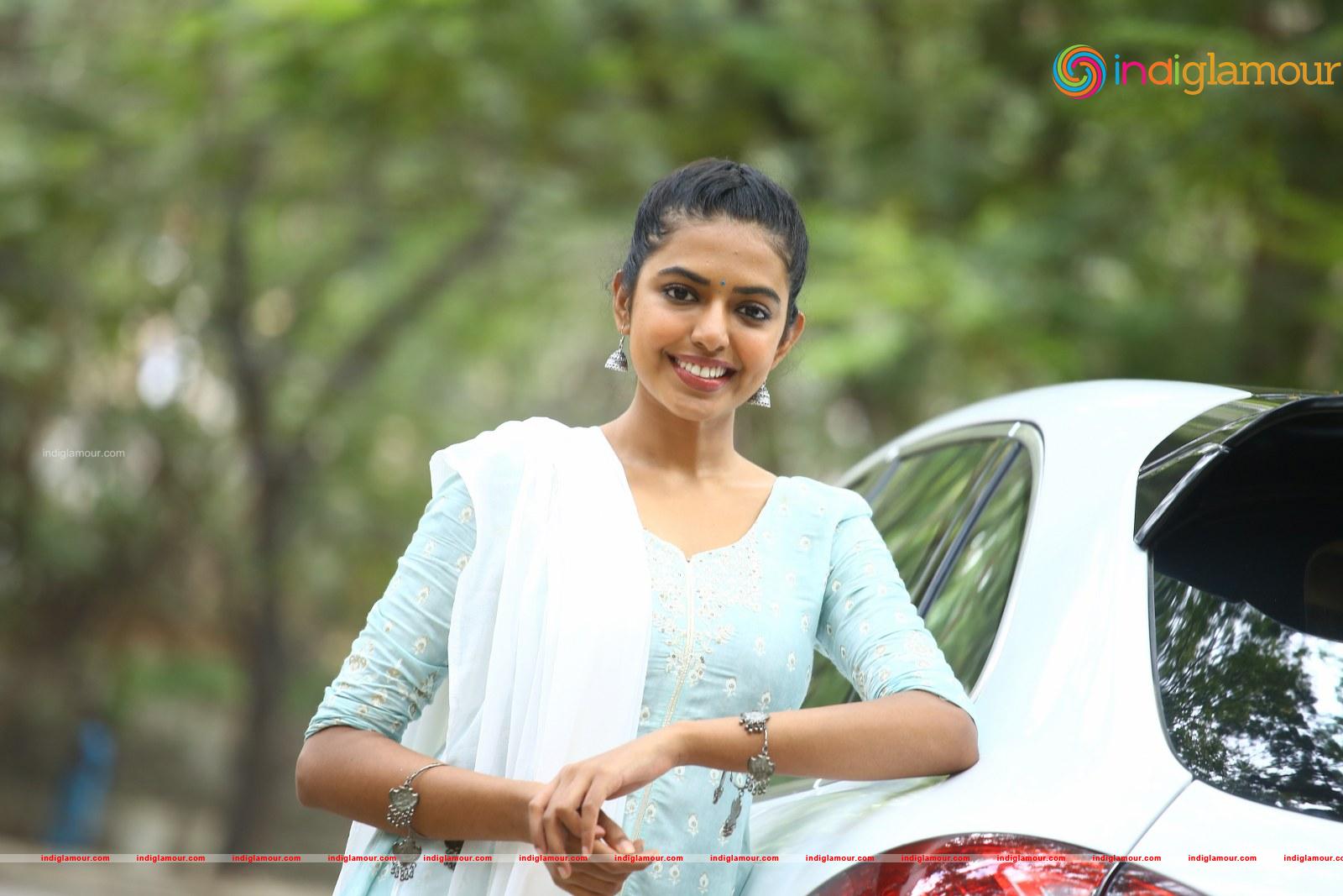 Shivani Rajasekhar Actress hd photo
