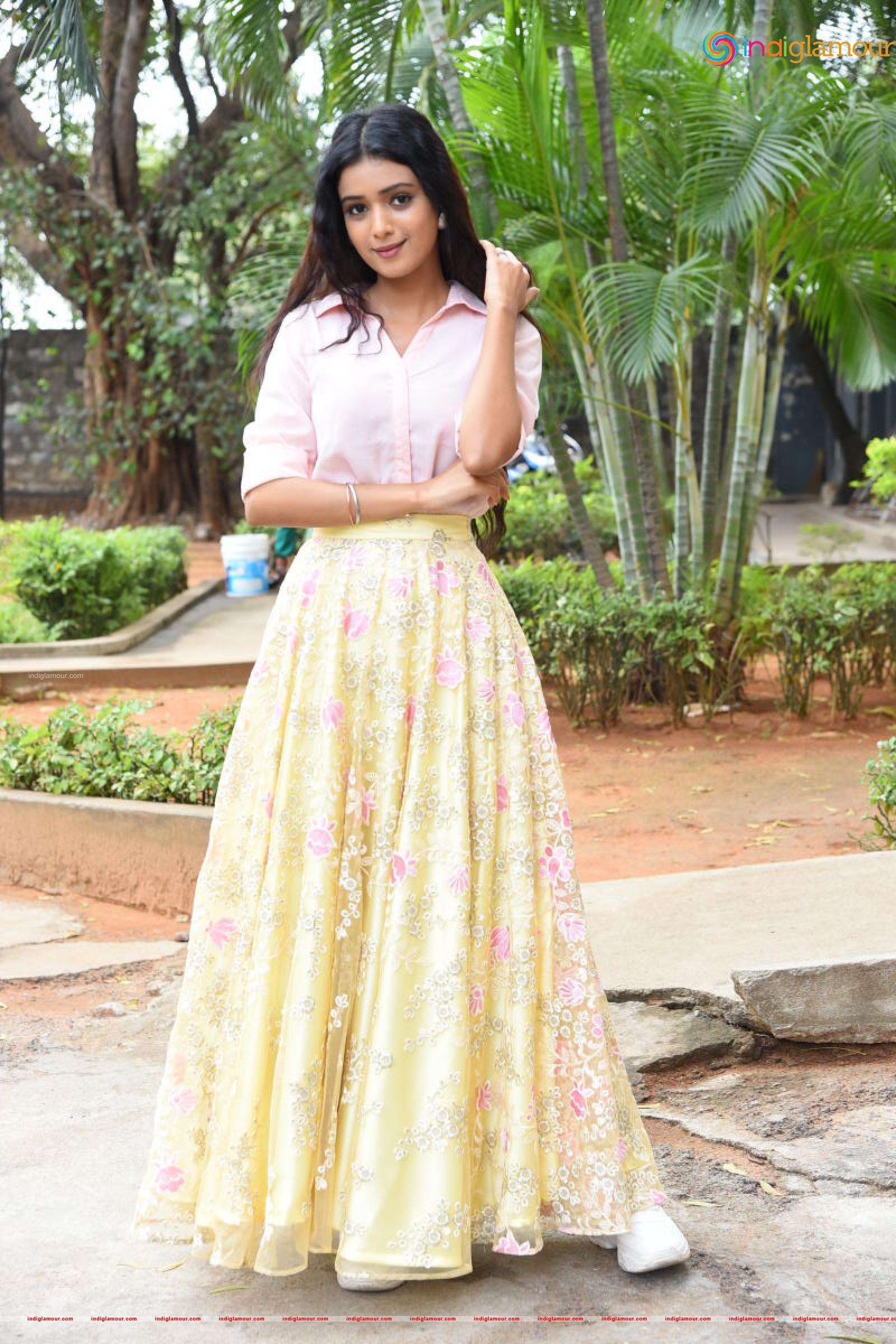 Neha Solanki Actress hd photo