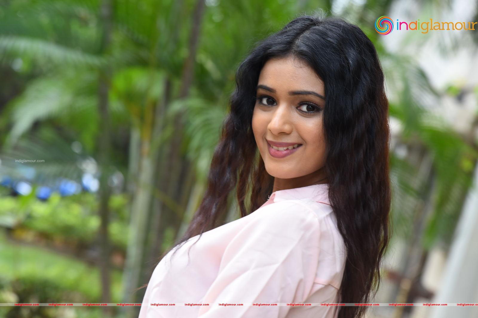Neha Solanki Actress hd photo