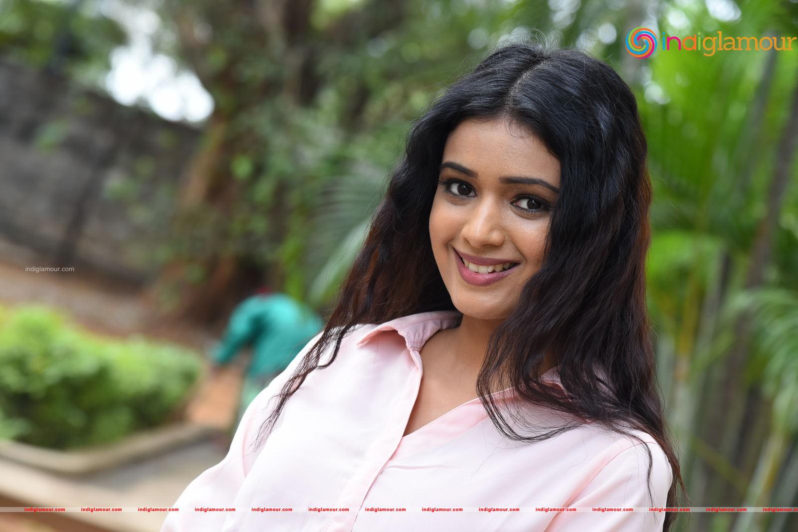 Neha Solanki Actress hd photo