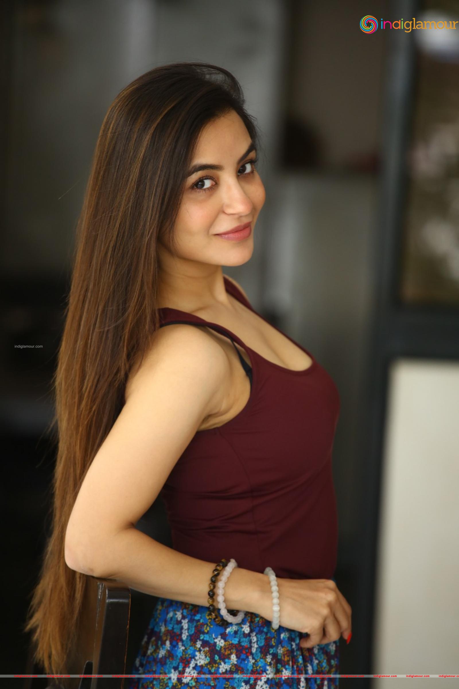 Nikkesha Actress hd photo
