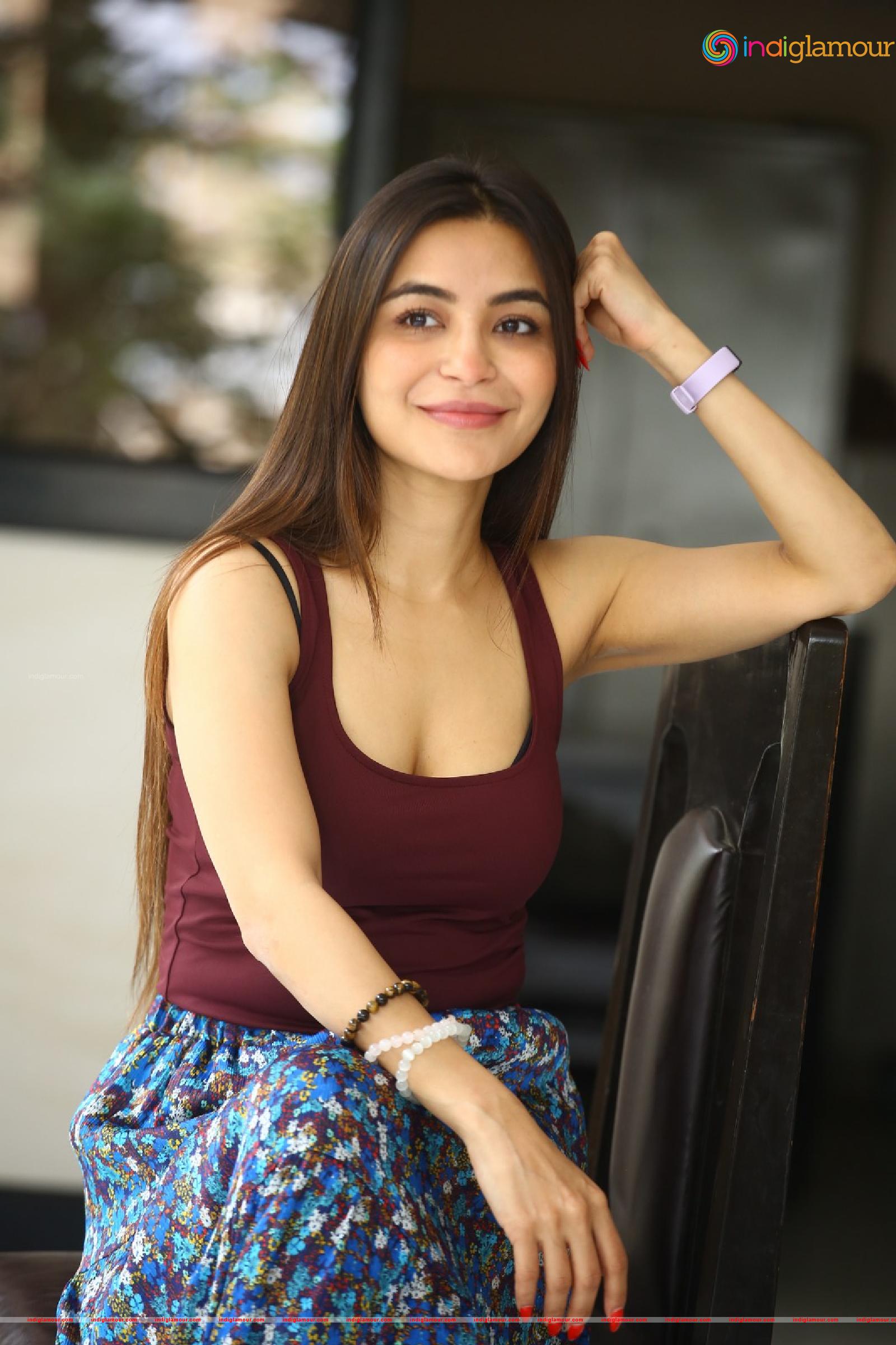 Nikkesha Actress hd photo