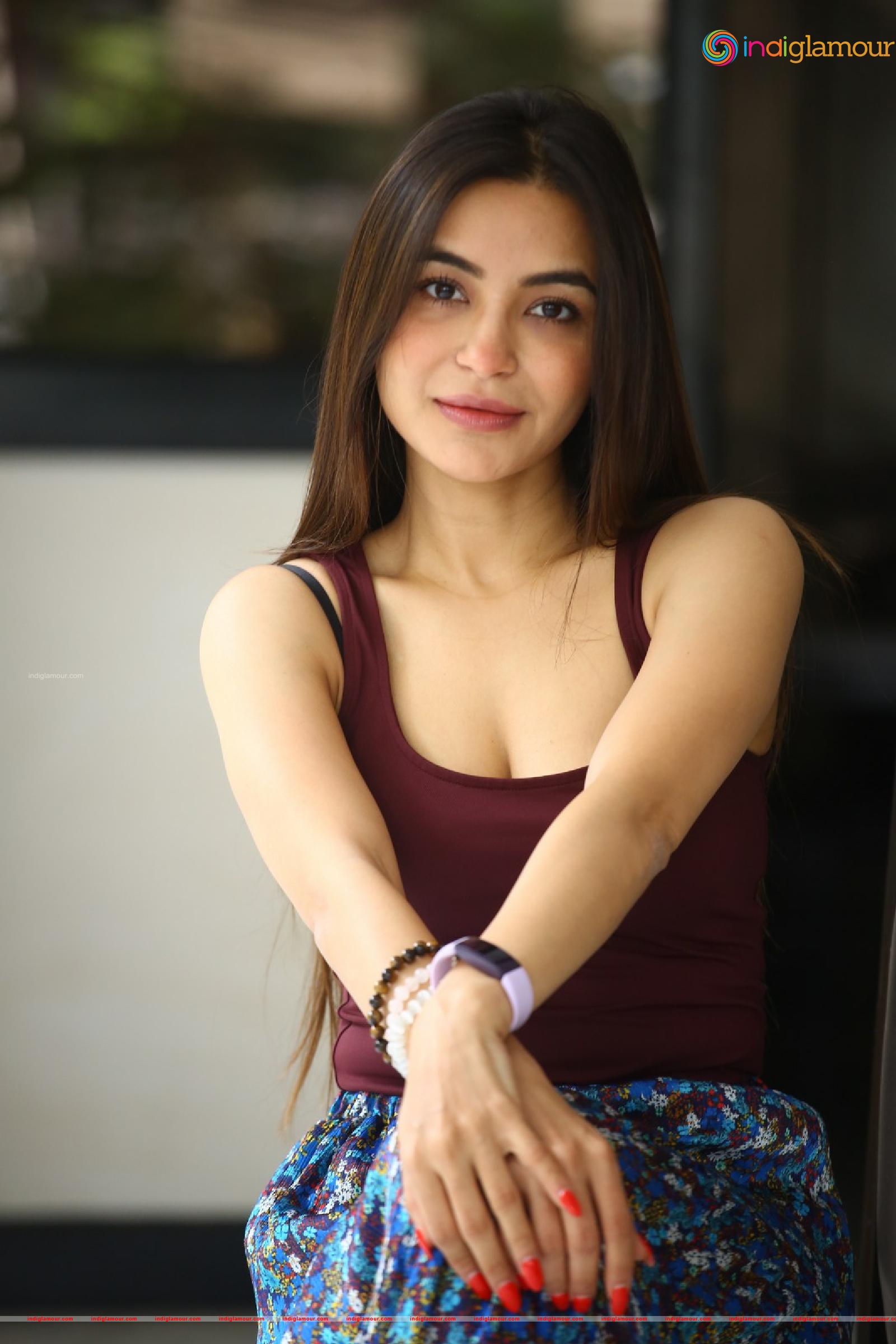 Nikkesha Actress hd photo
