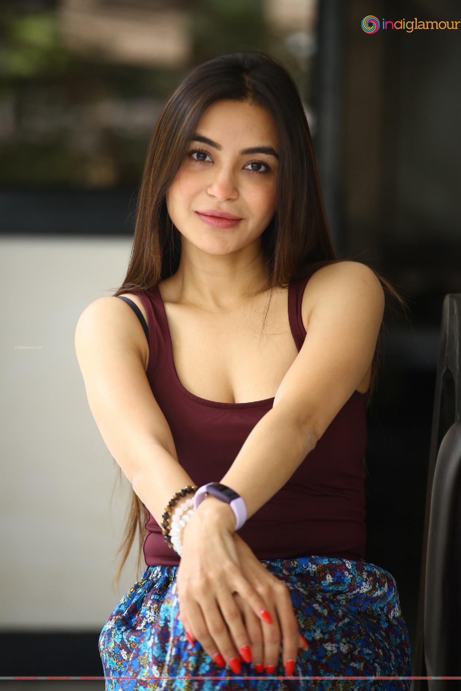 Nikkesha Actress hd photo