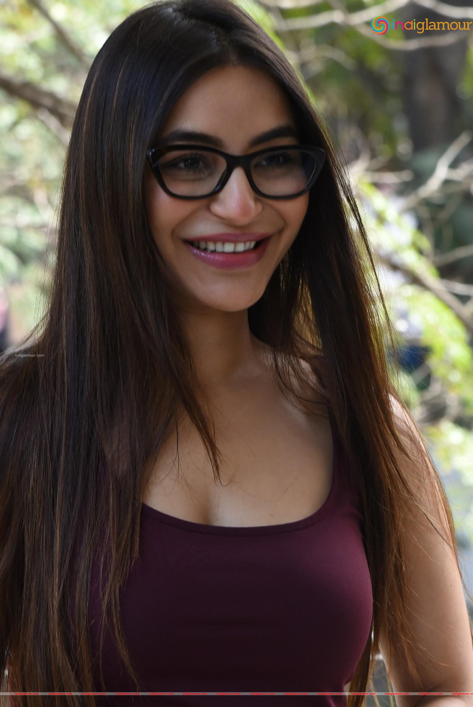 Nikkesha Actress hd photo