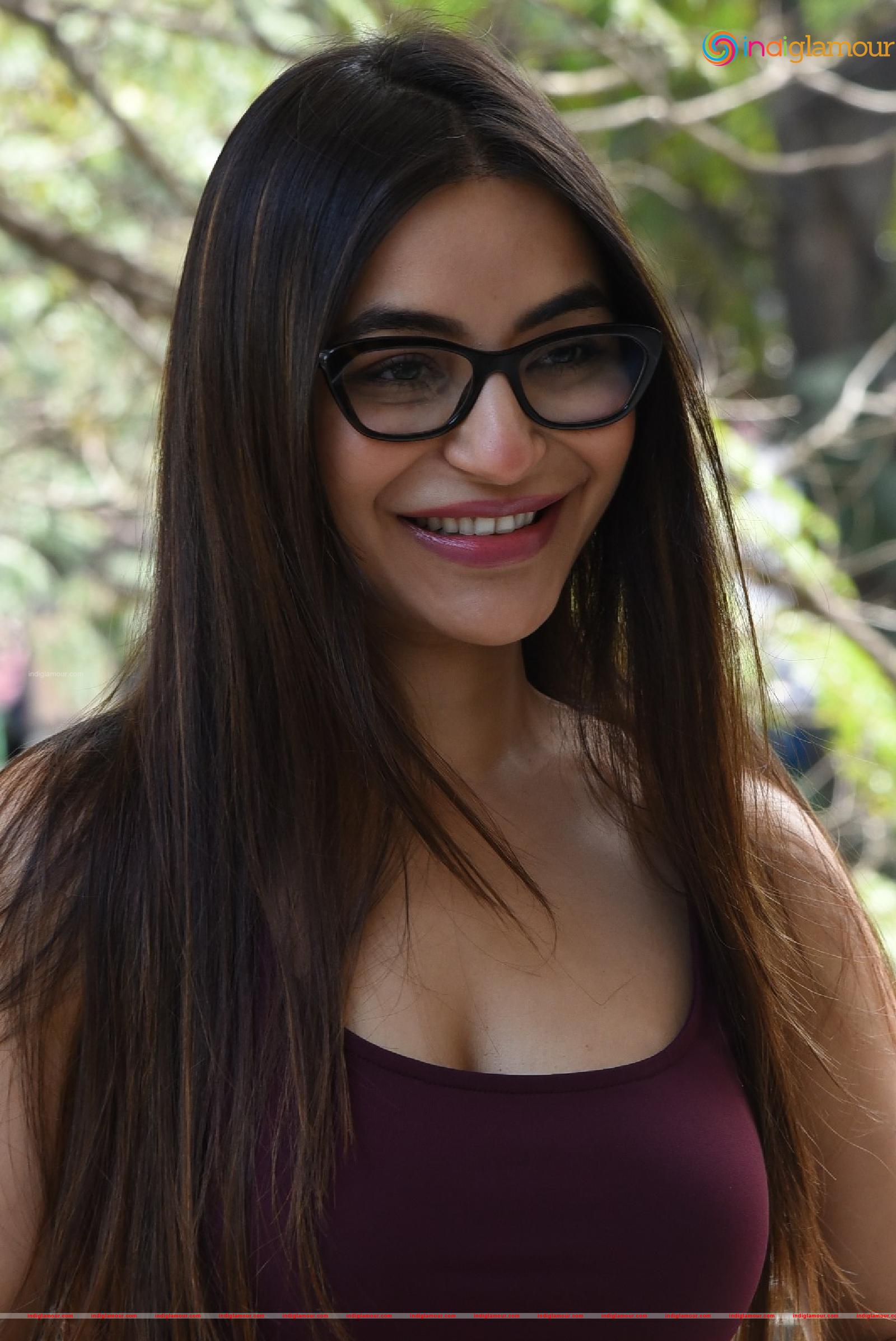 Nikkesha Actress hd photo