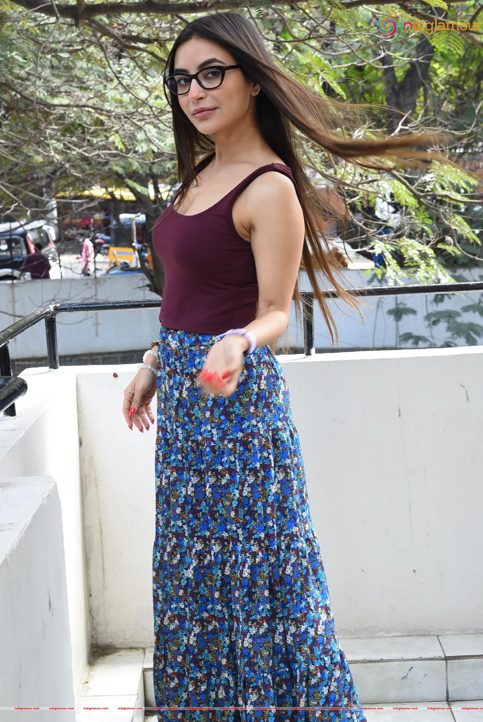 Nikkesha Actress hd photo