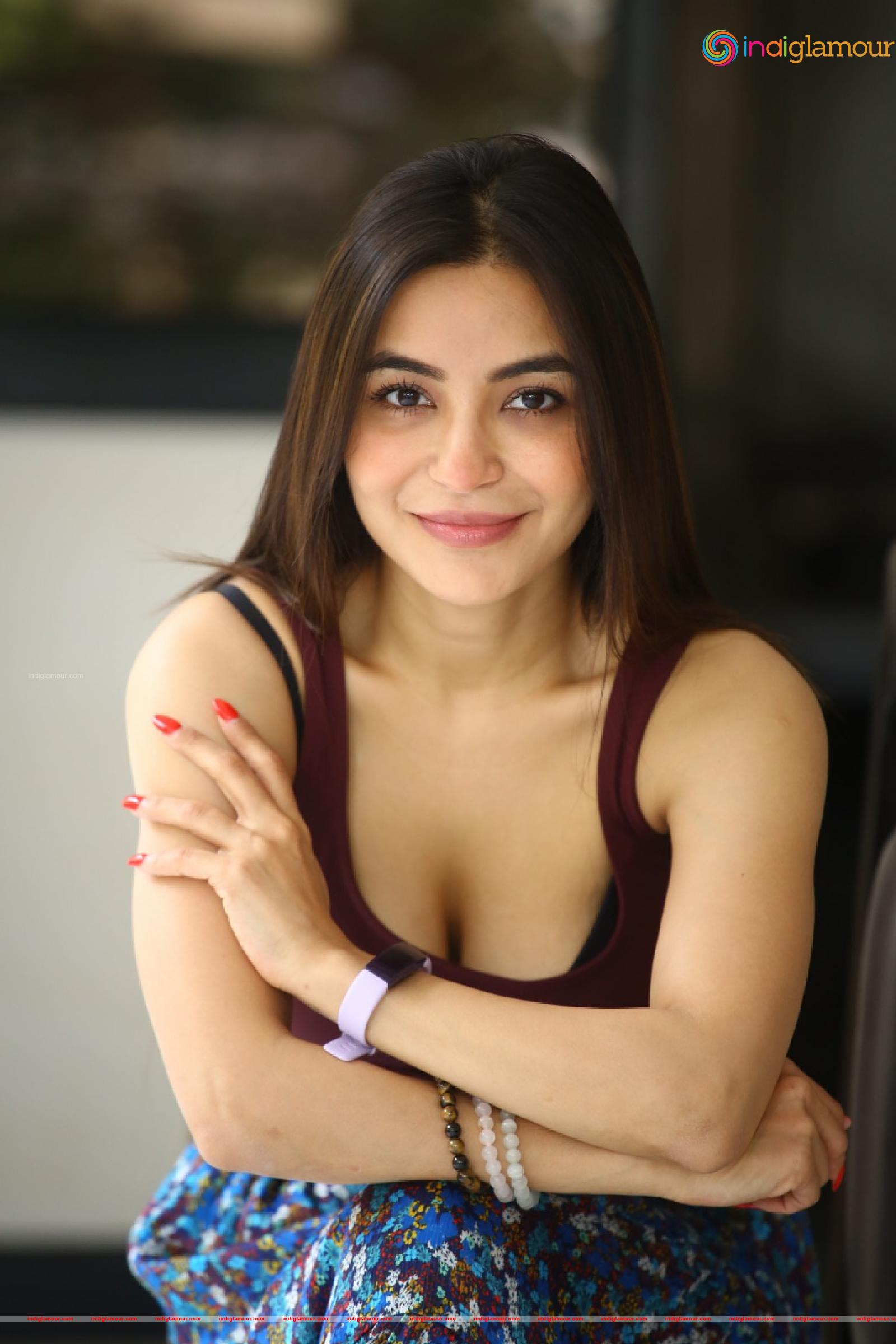 Nikkesha Actress hd photo