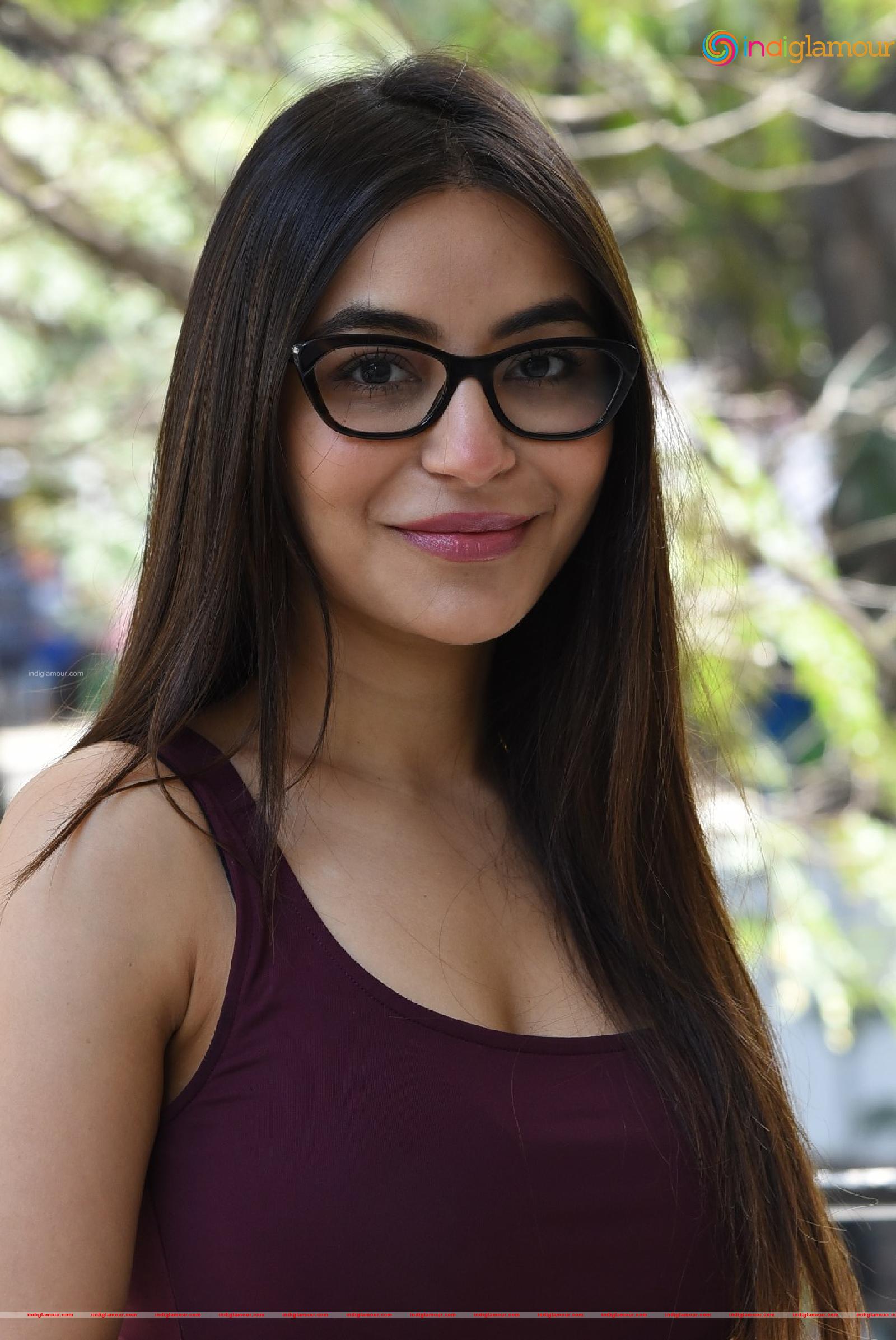 Nikkesha Actress hd photo