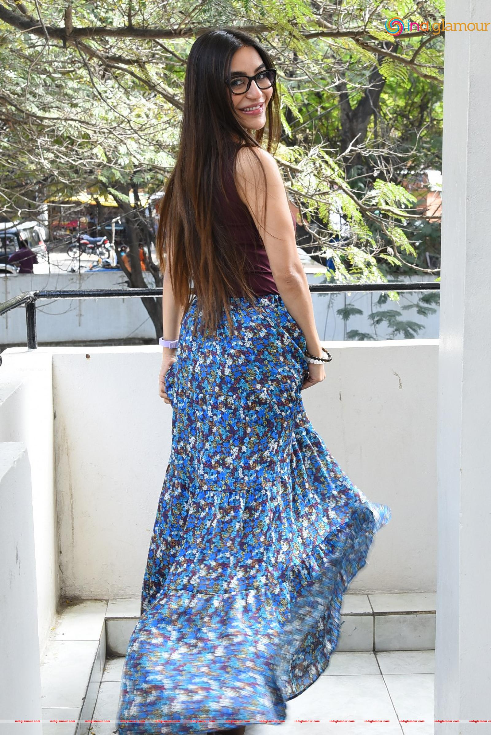 Nikkesha Actress hd photo