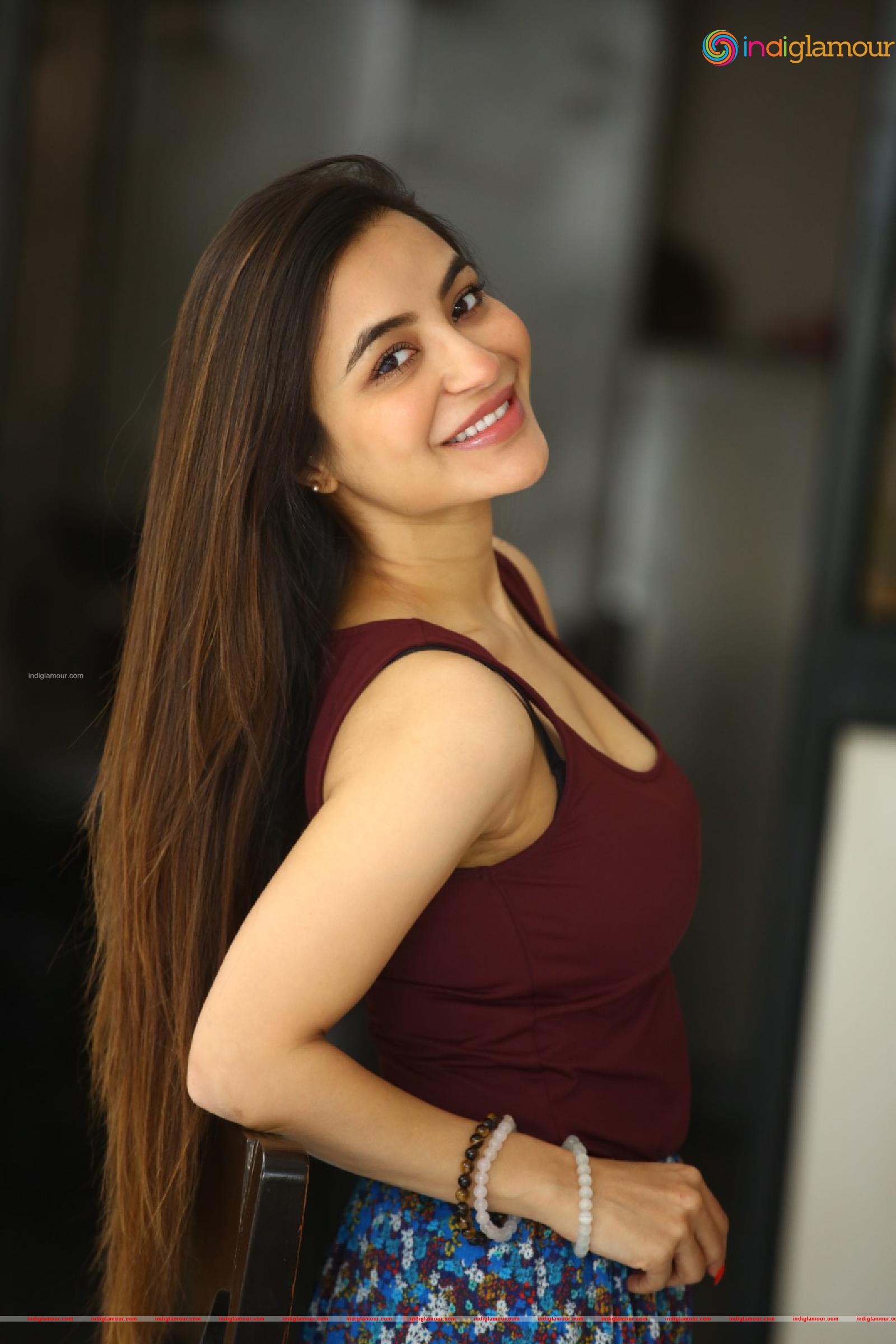 Nikkesha Actress hd photo