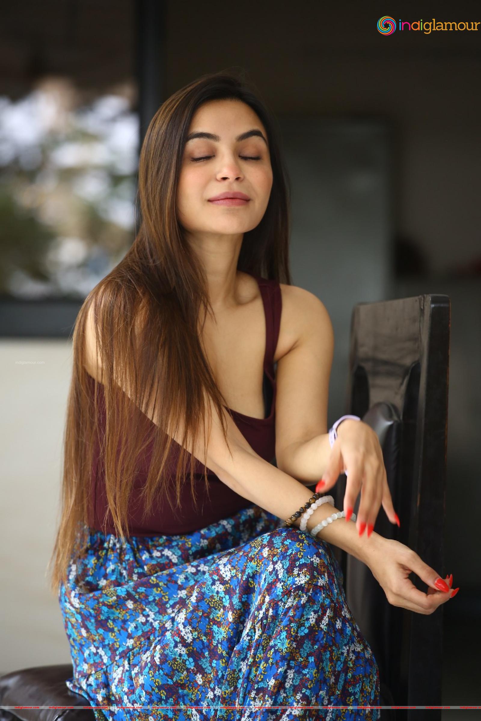 Nikkesha Actress hd photo