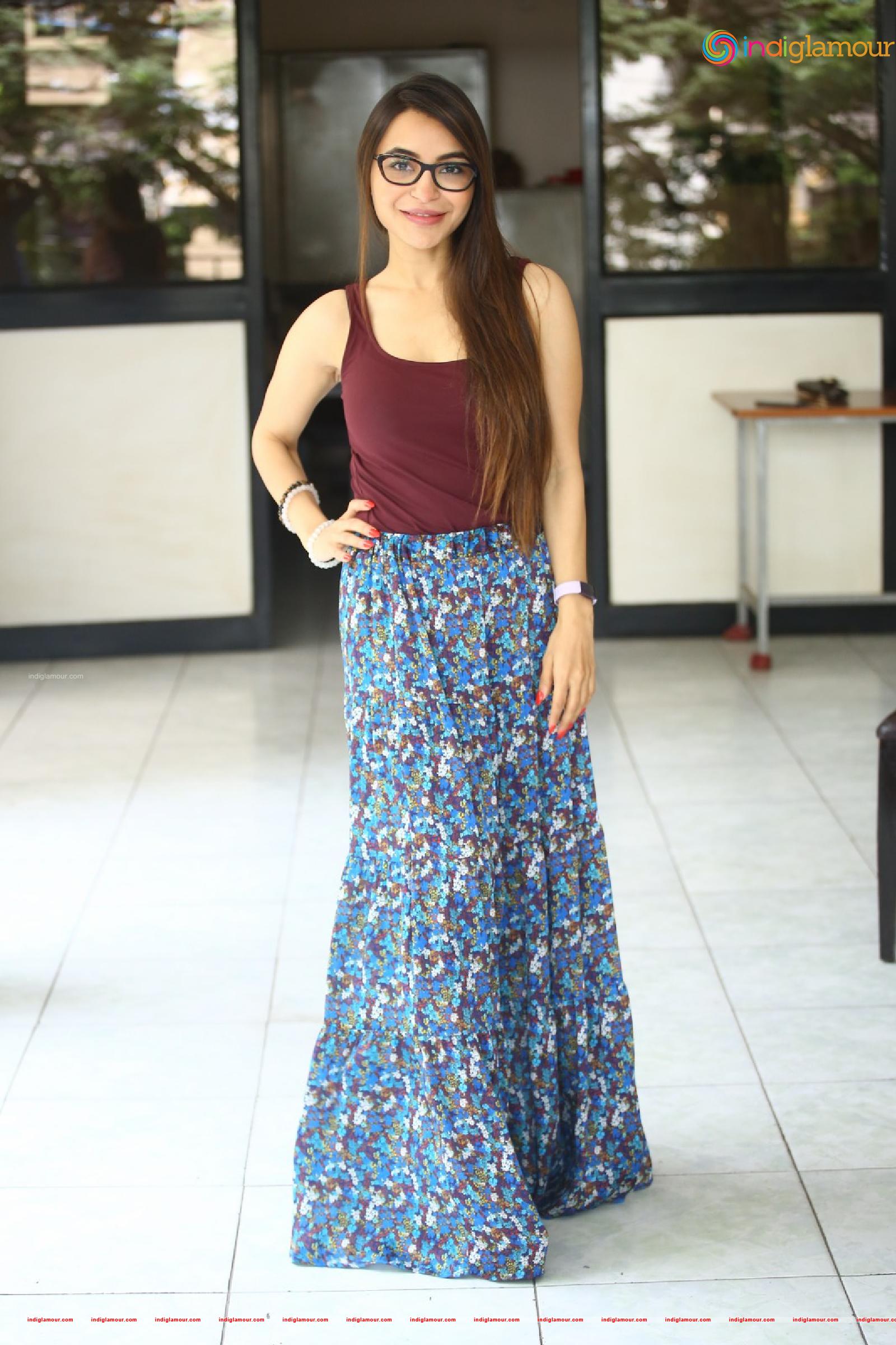 Nikkesha Actress hd photo