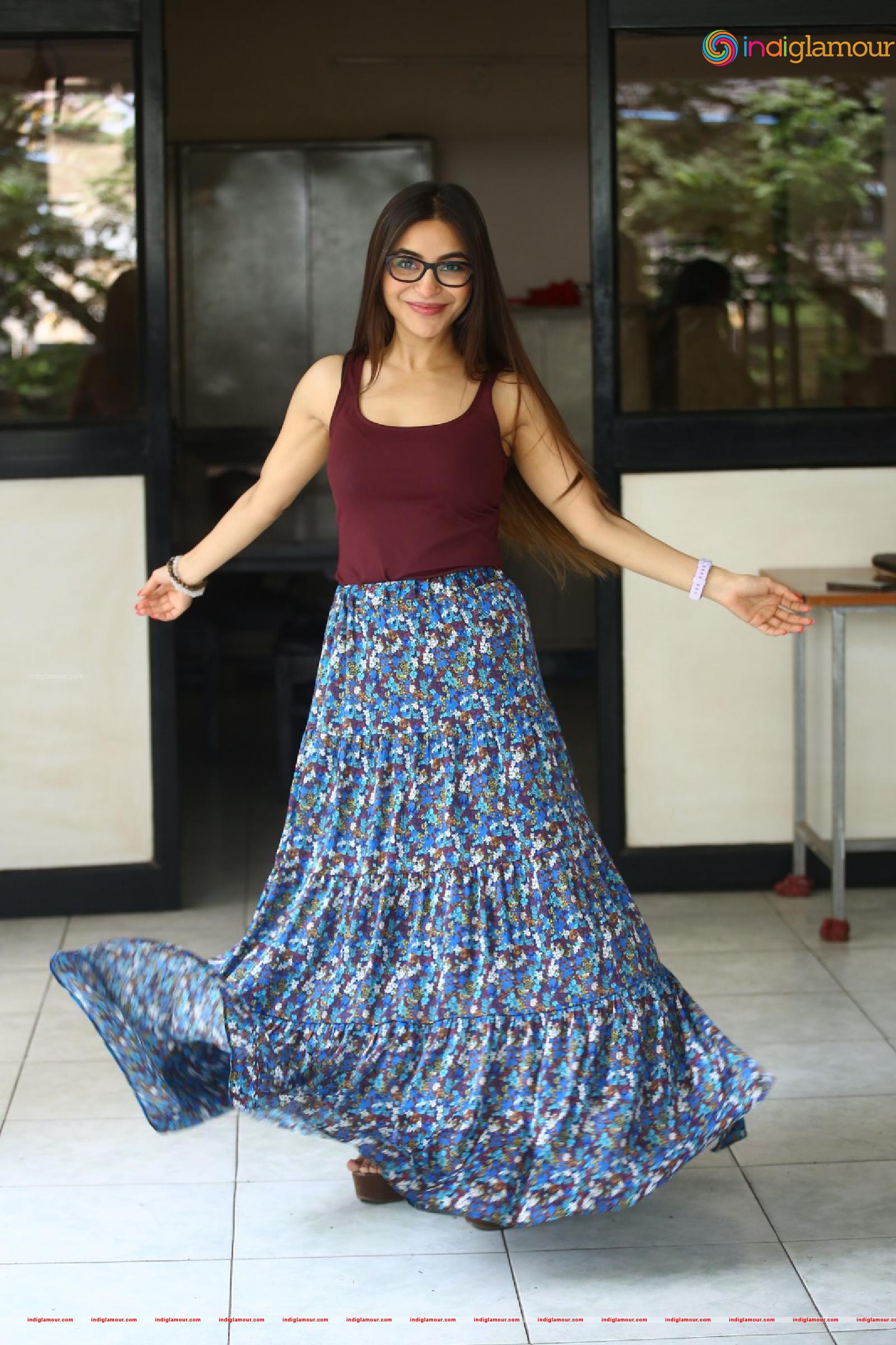 Nikkesha Actress hd photo