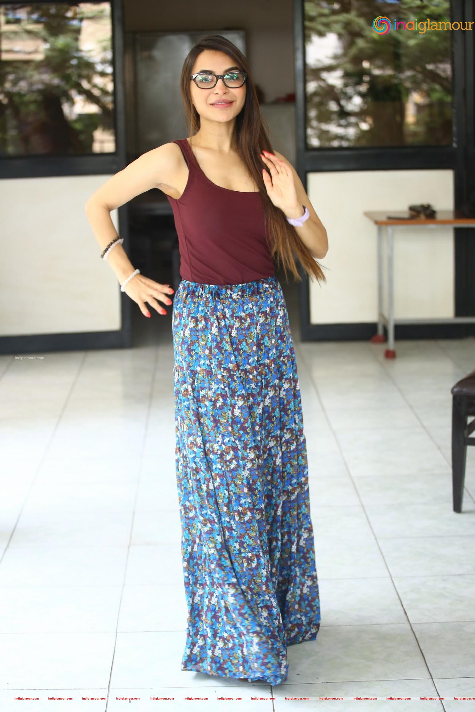 Nikkesha Actress hd photo